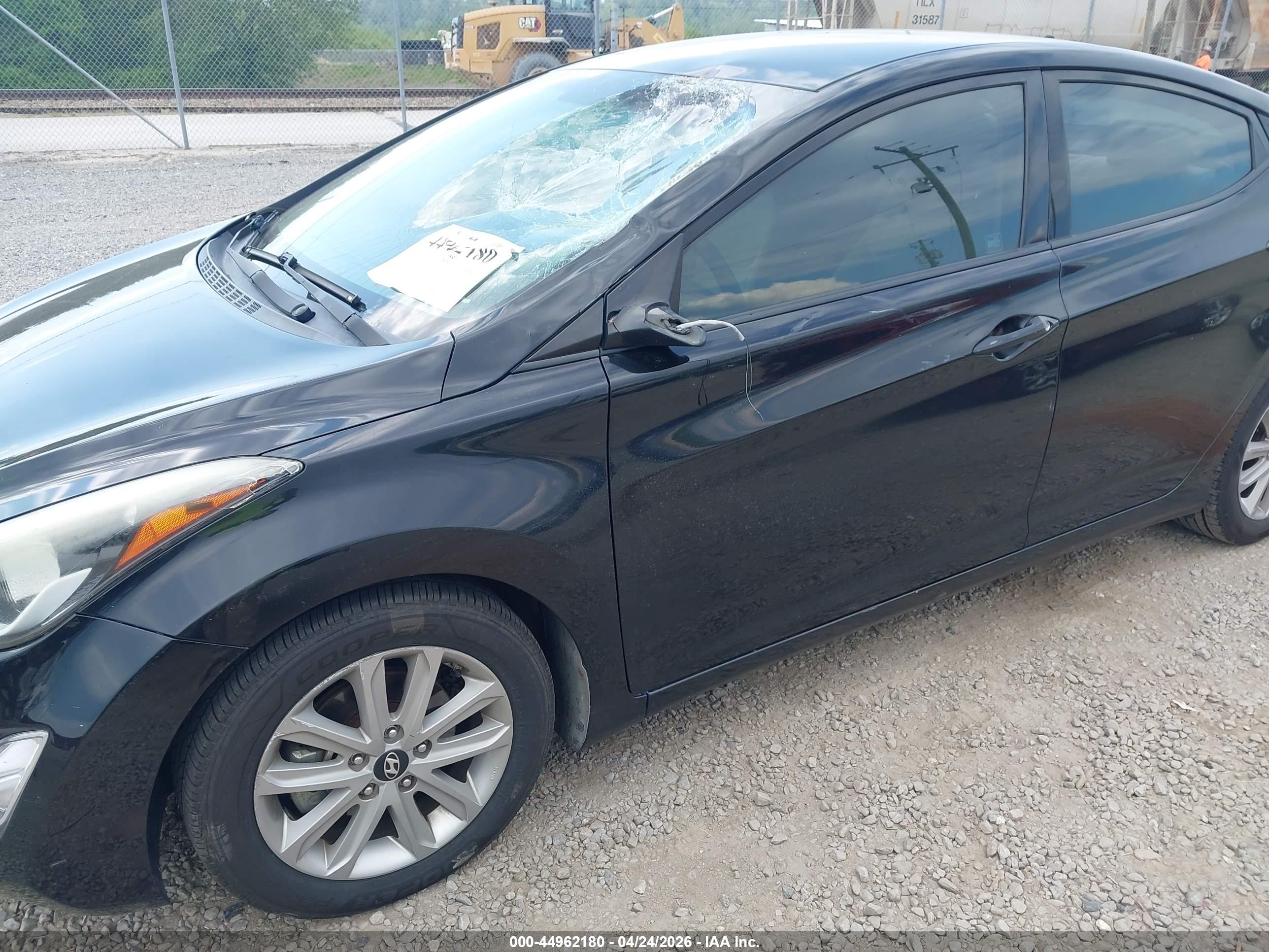 HYUNDAI ELANTRA image 6