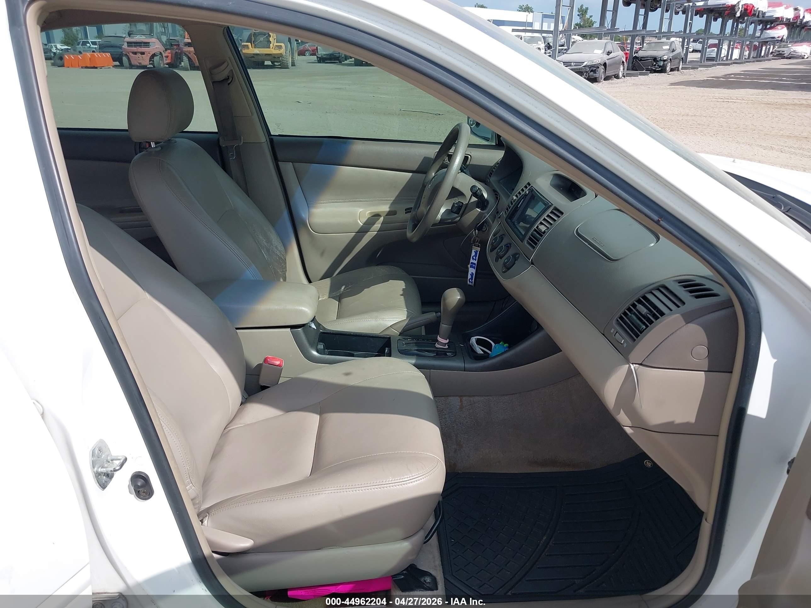 TOYOTA CAMRY image 5