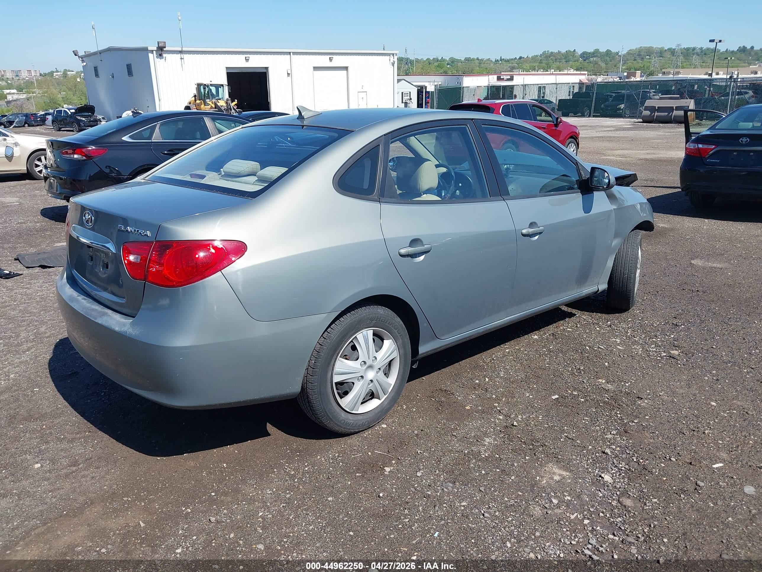 HYUNDAI ELANTRA image 4