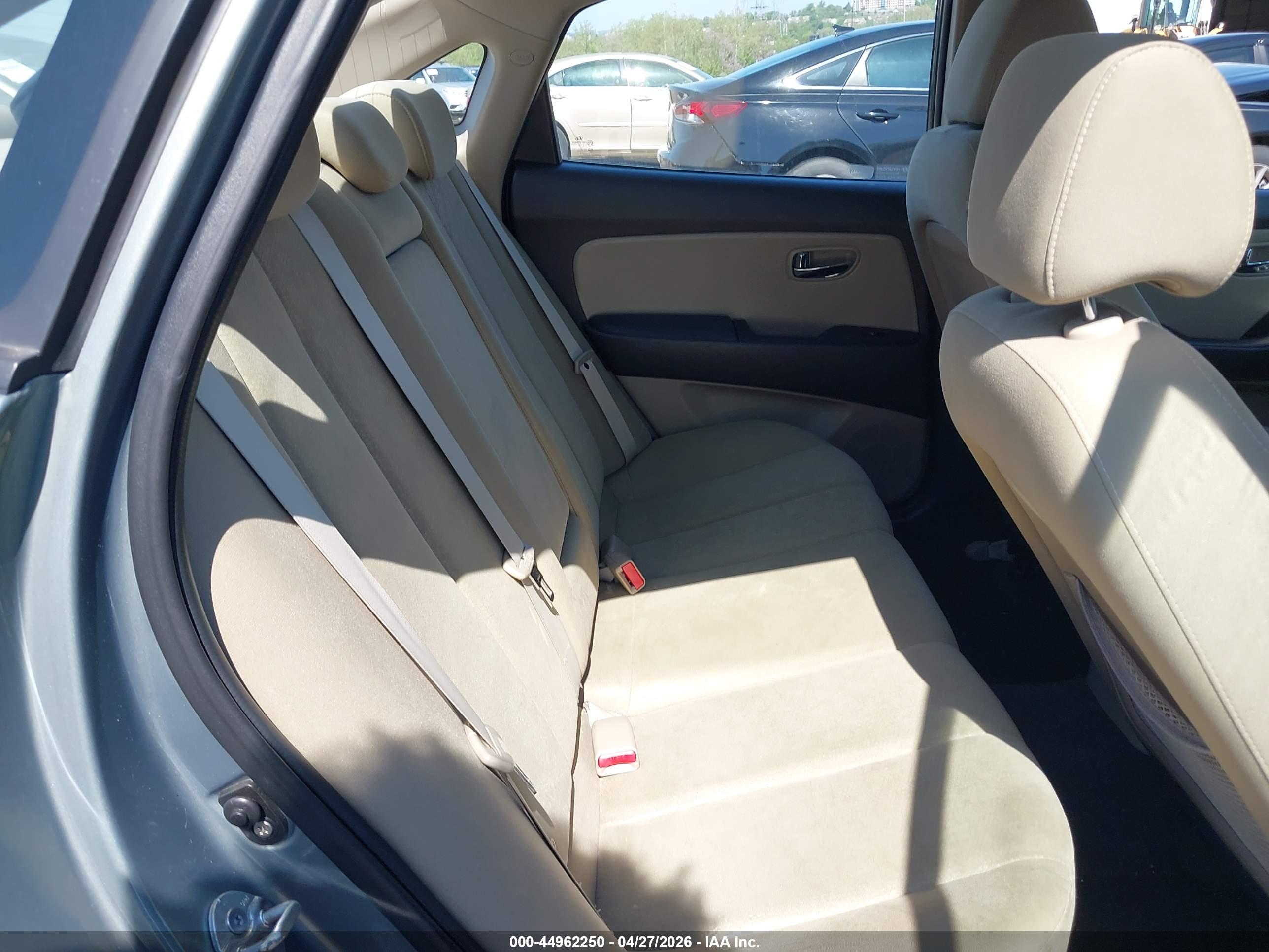 HYUNDAI ELANTRA image 8