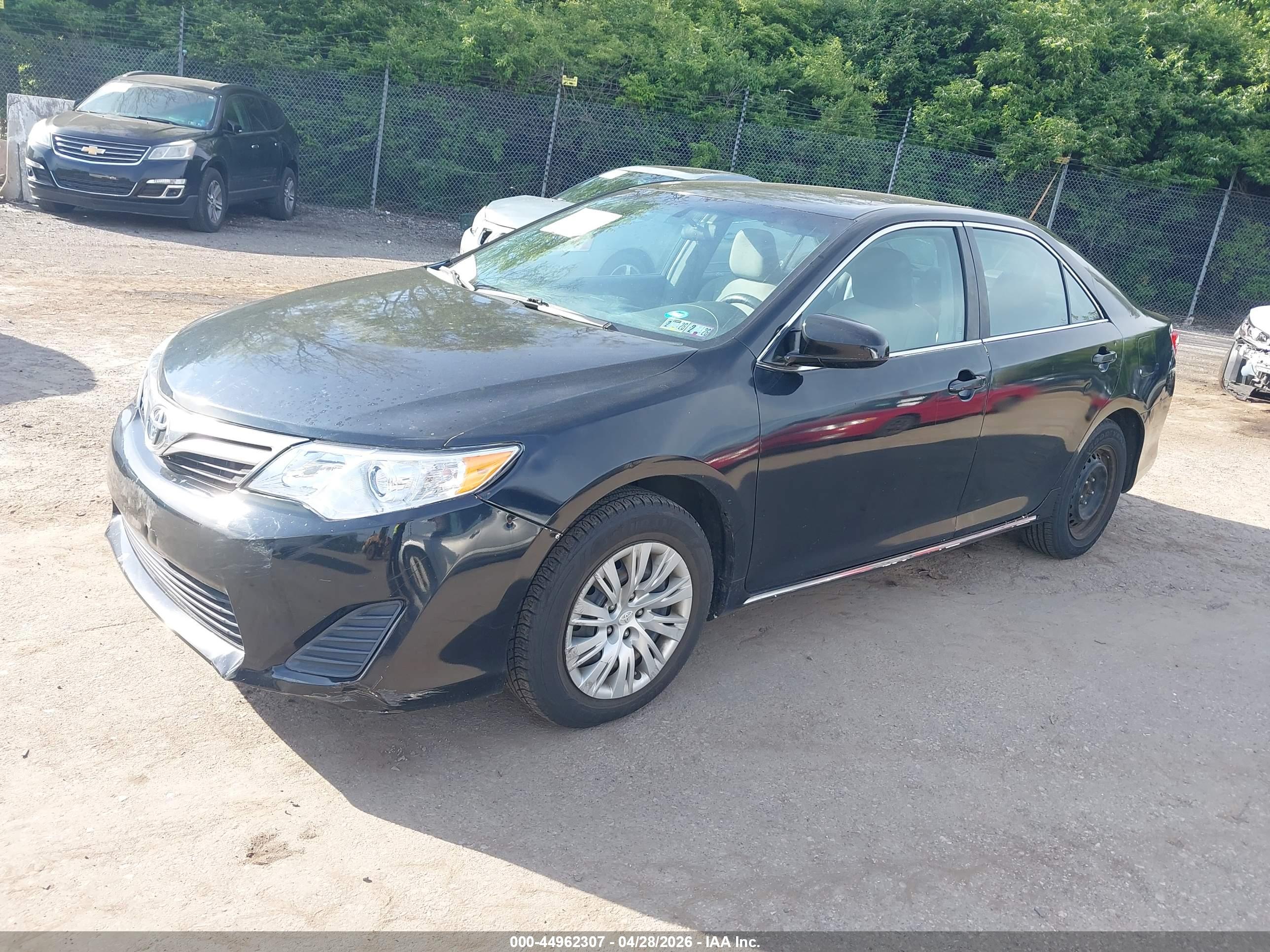 TOYOTA CAMRY image 2
