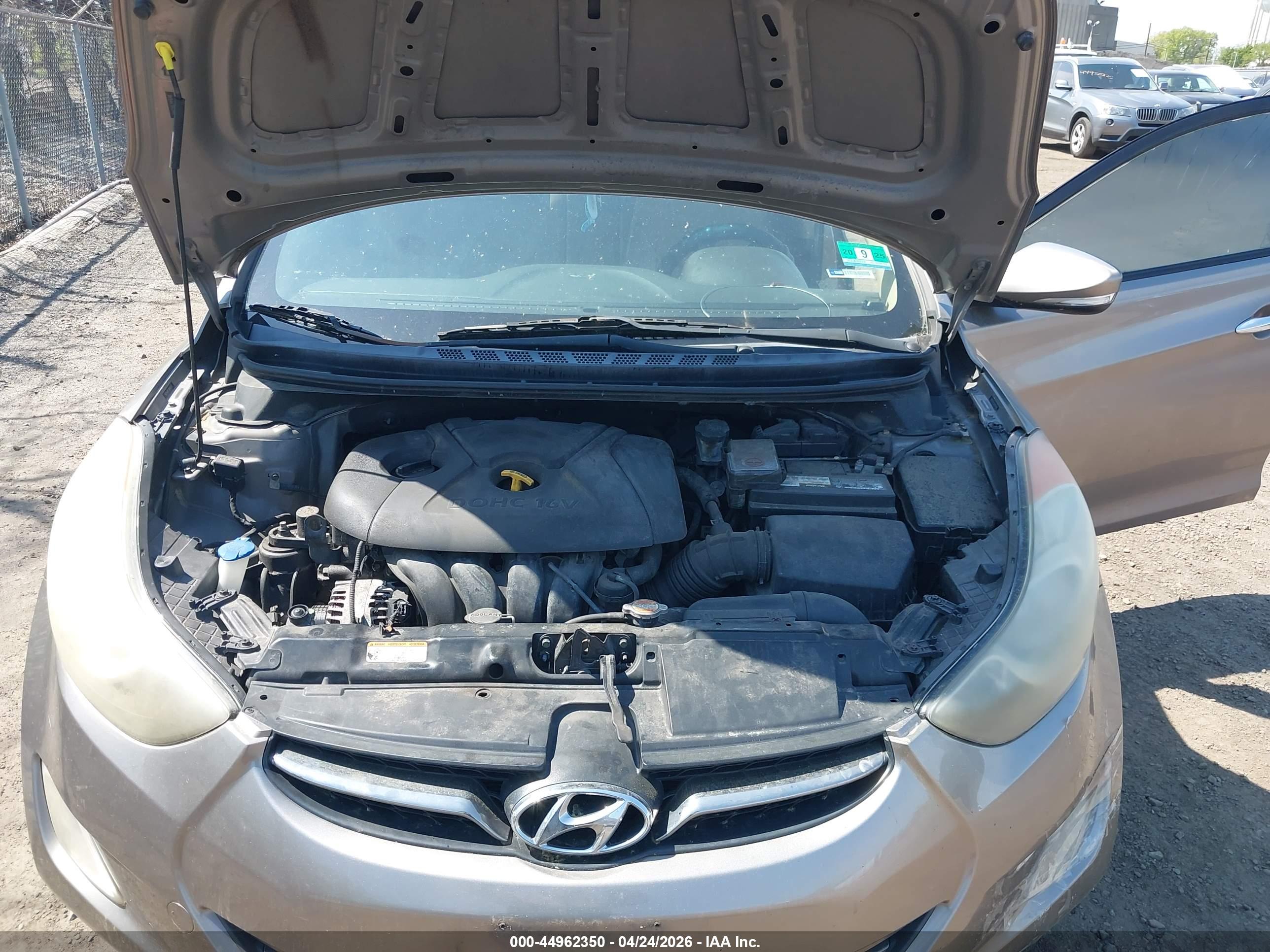 HYUNDAI ELANTRA image 10