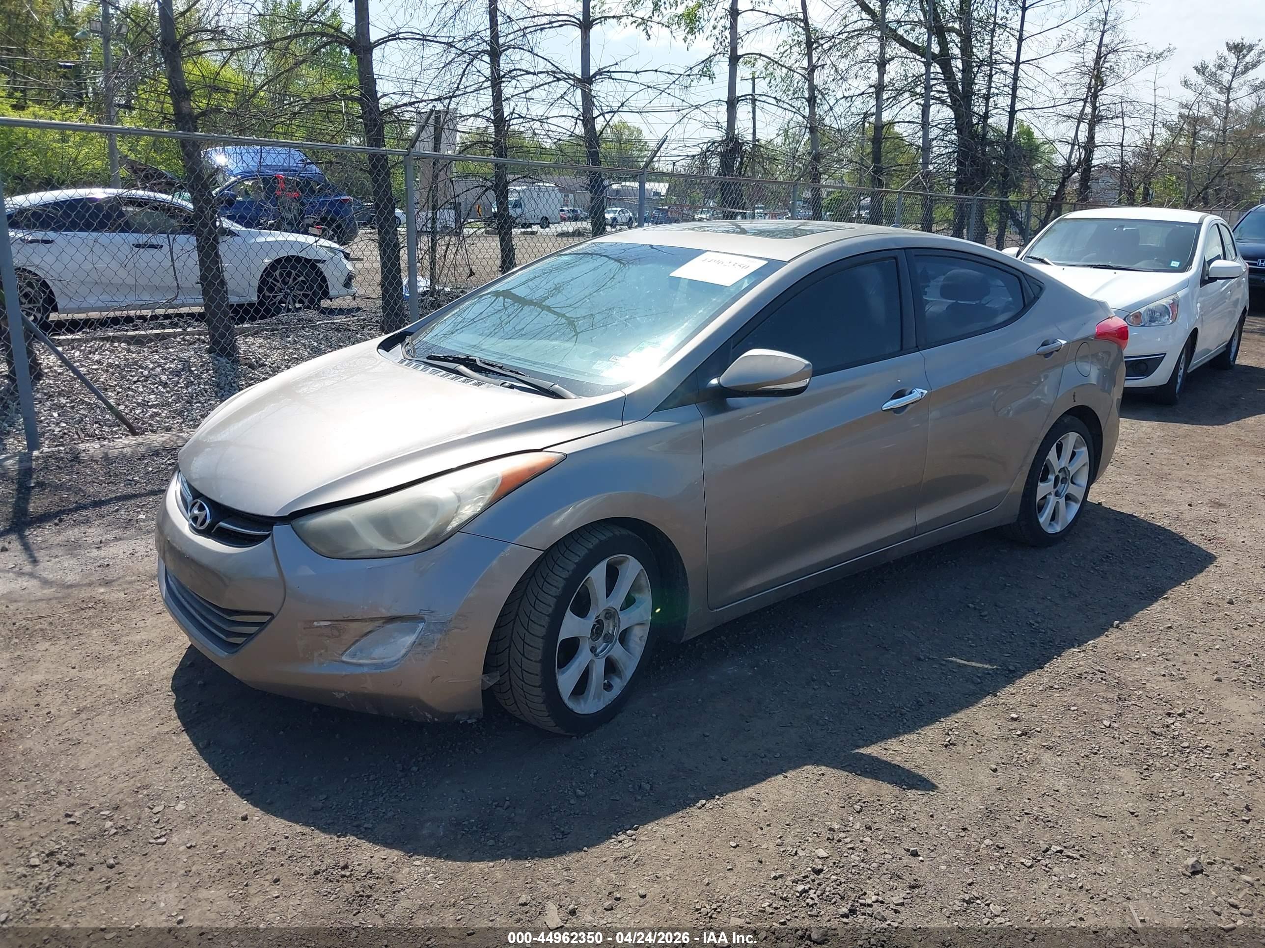 HYUNDAI ELANTRA image 6