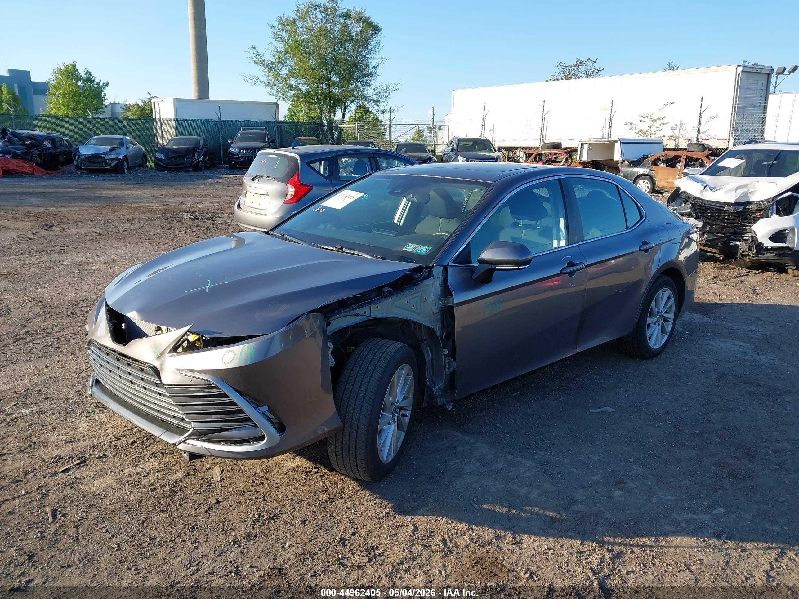 TOYOTA CAMRY image 2