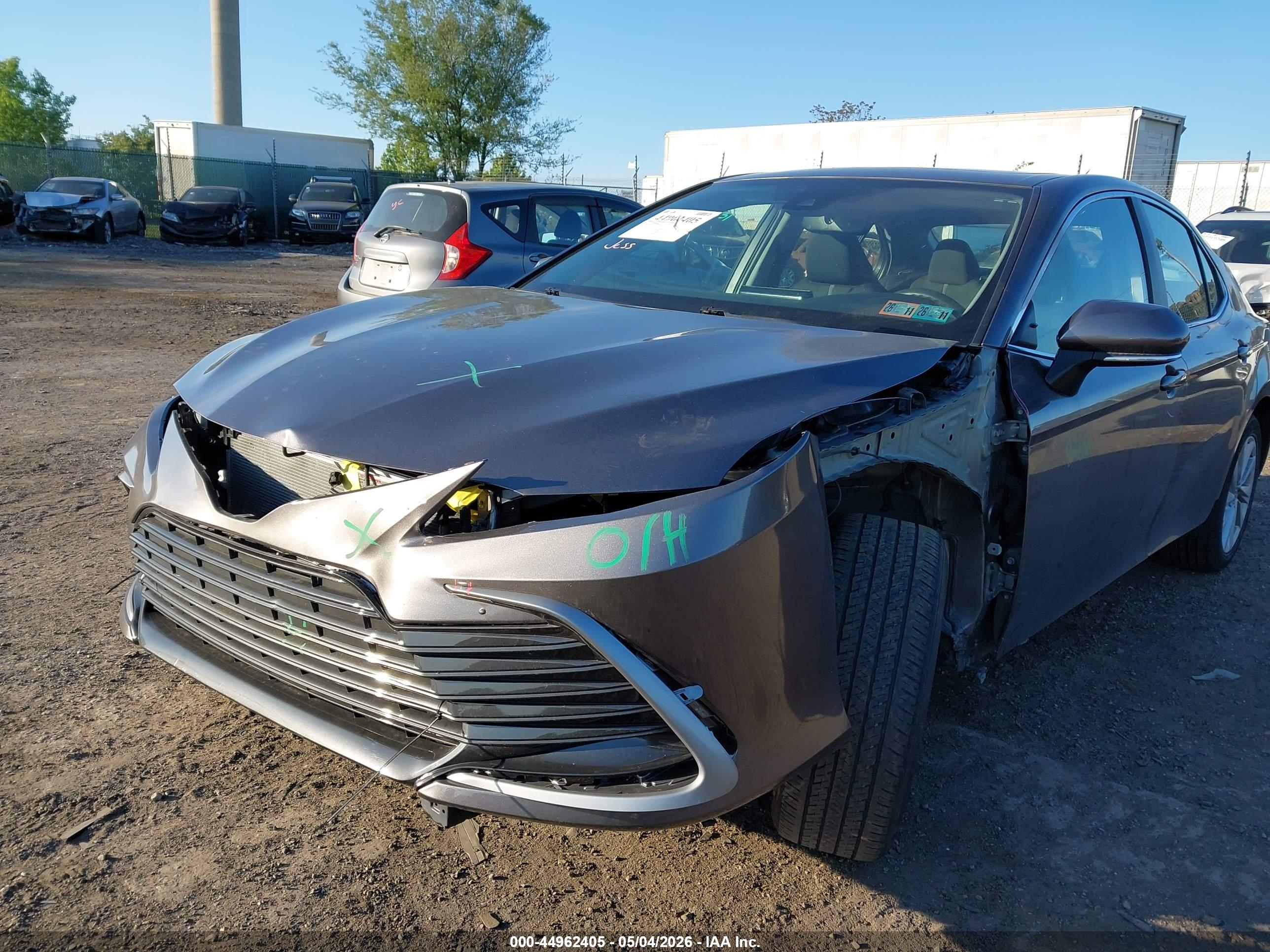TOYOTA CAMRY image 6