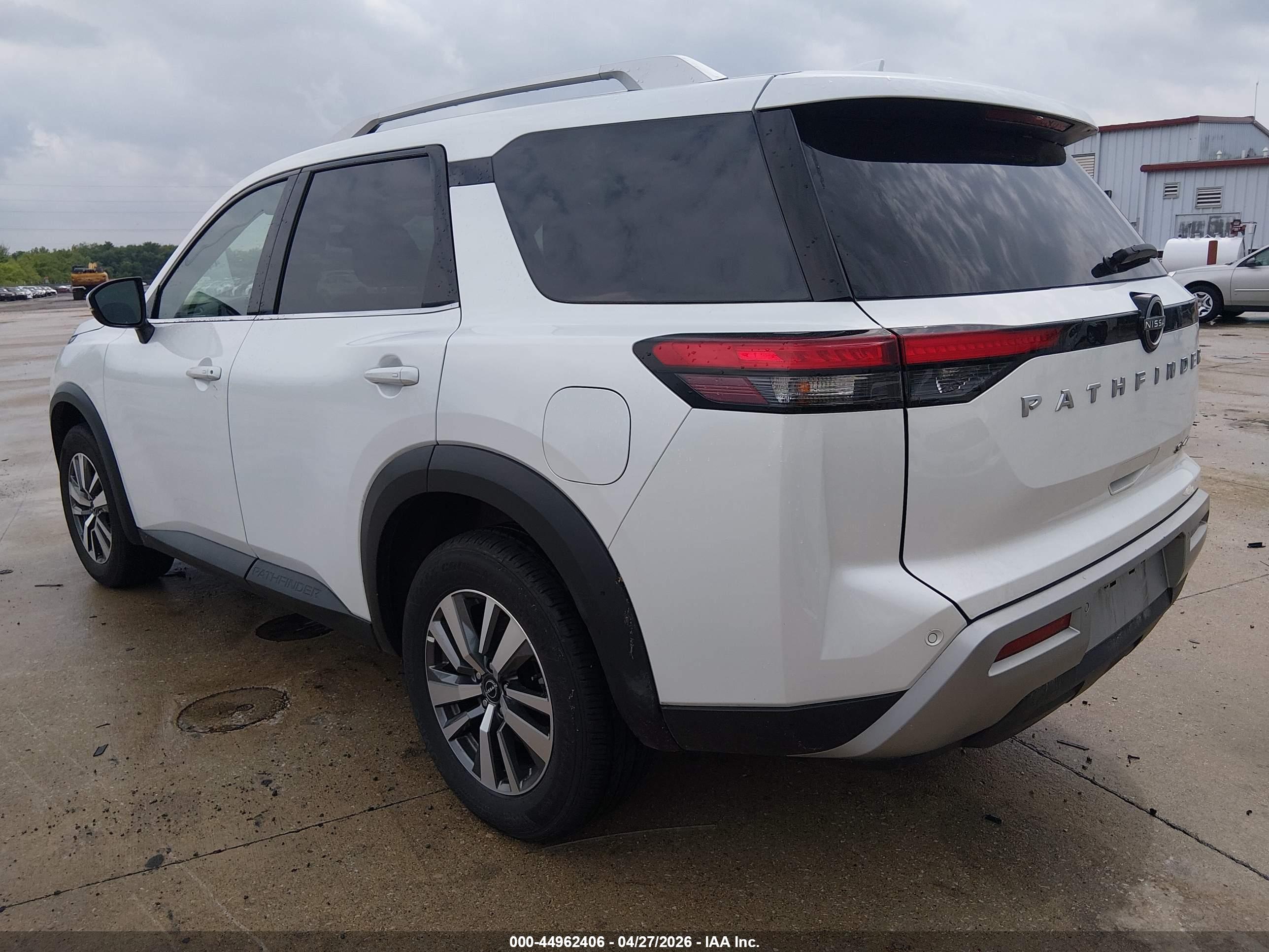 NISSAN PATHFINDER image 3