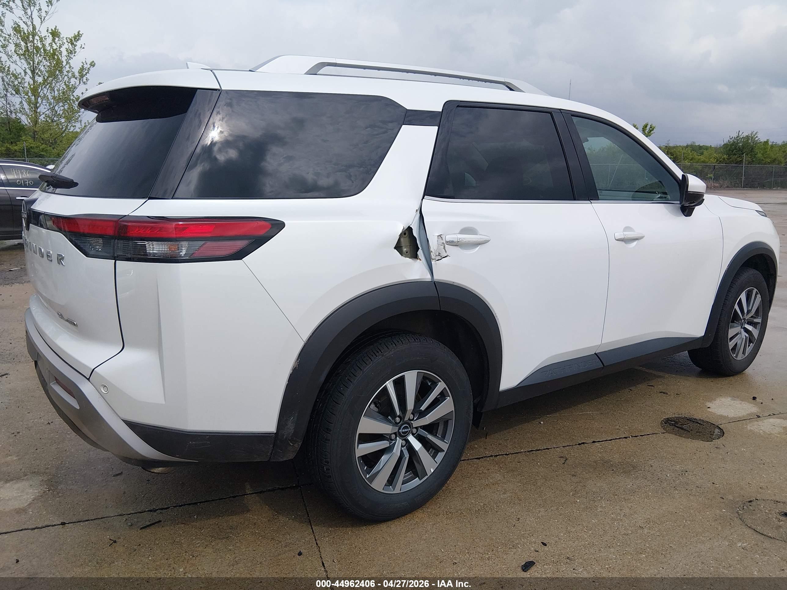 NISSAN PATHFINDER image 6