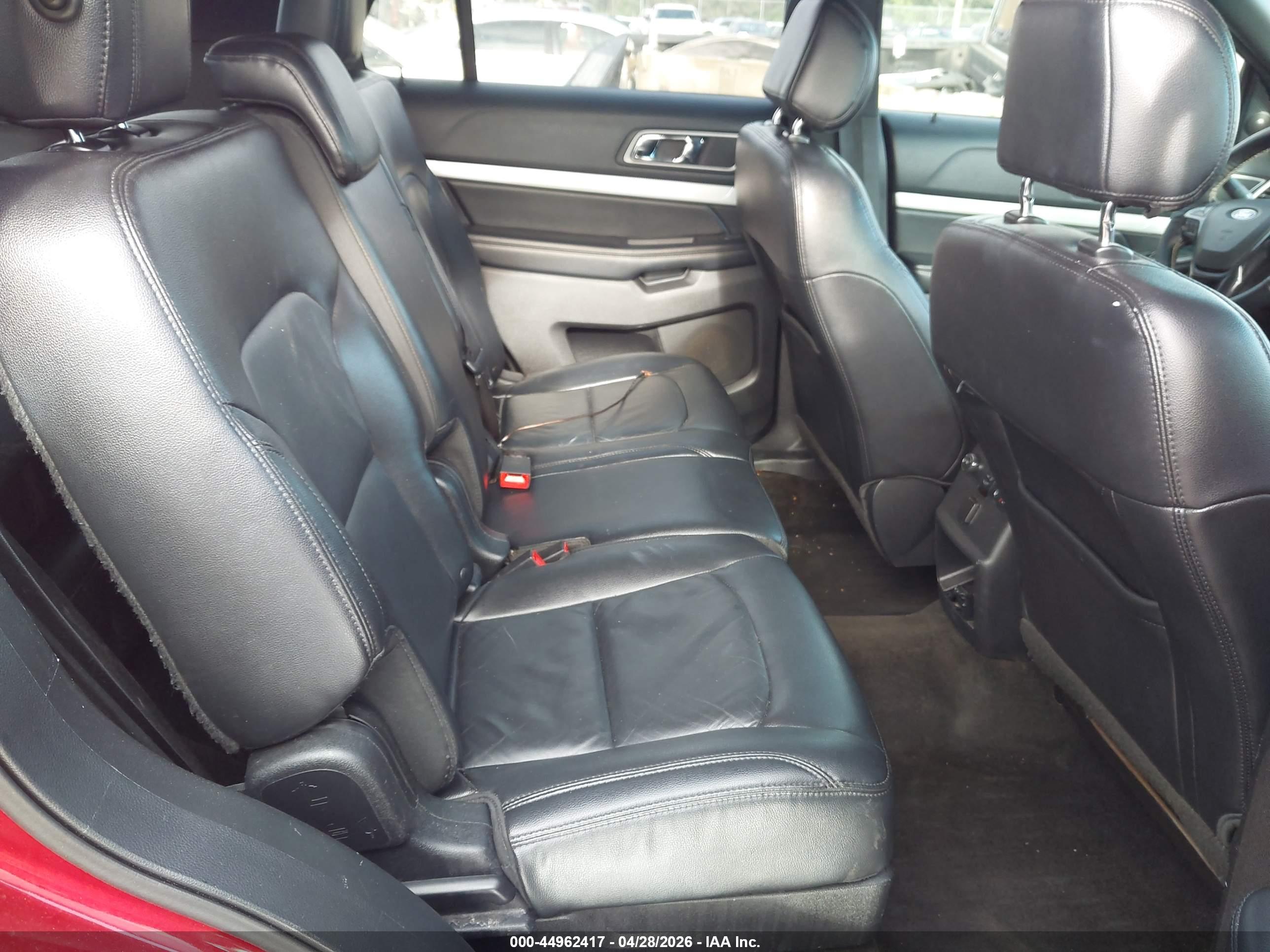 FORD EXPLORER image 8