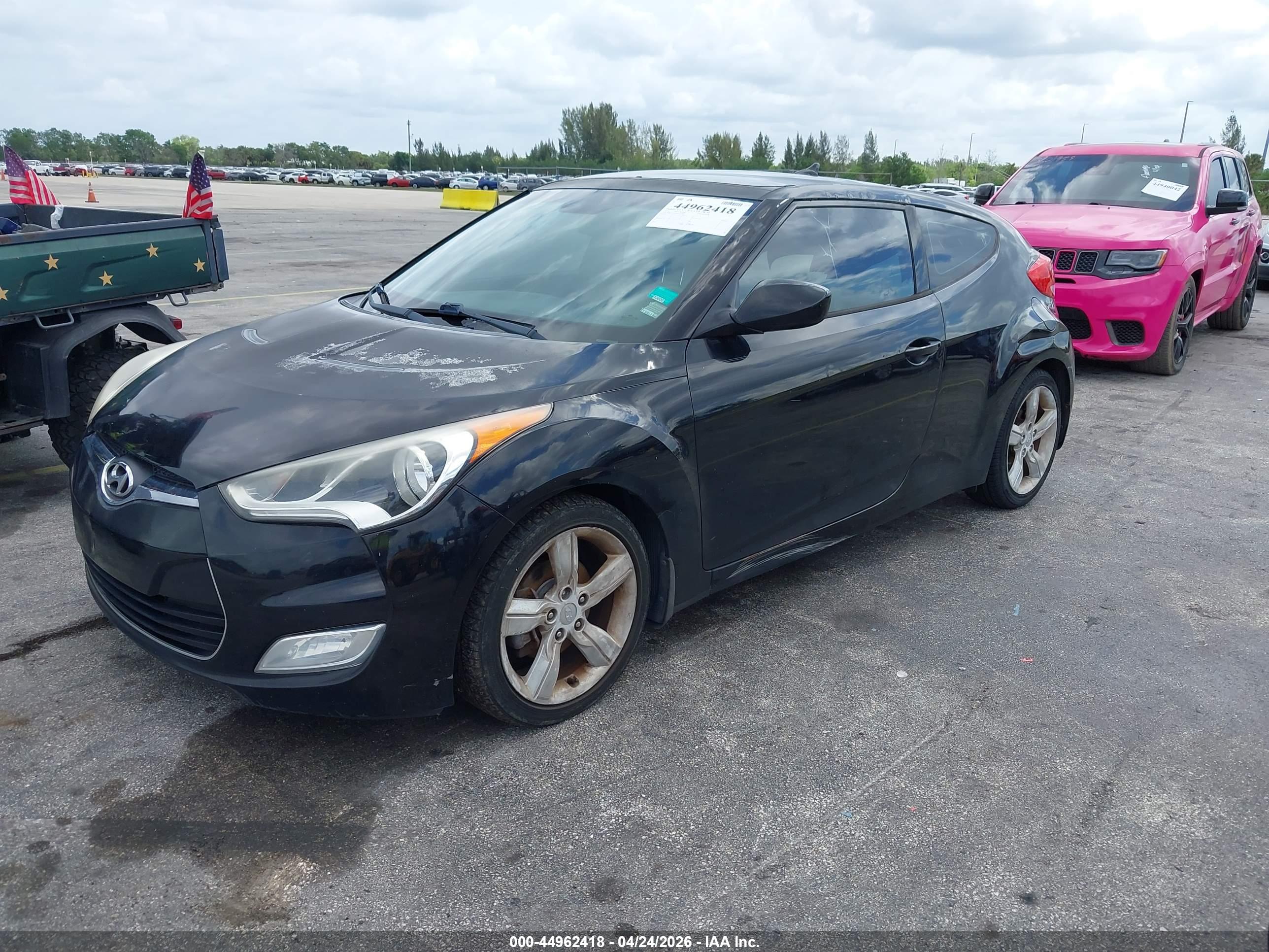 HYUNDAI VELOSTER image 2
