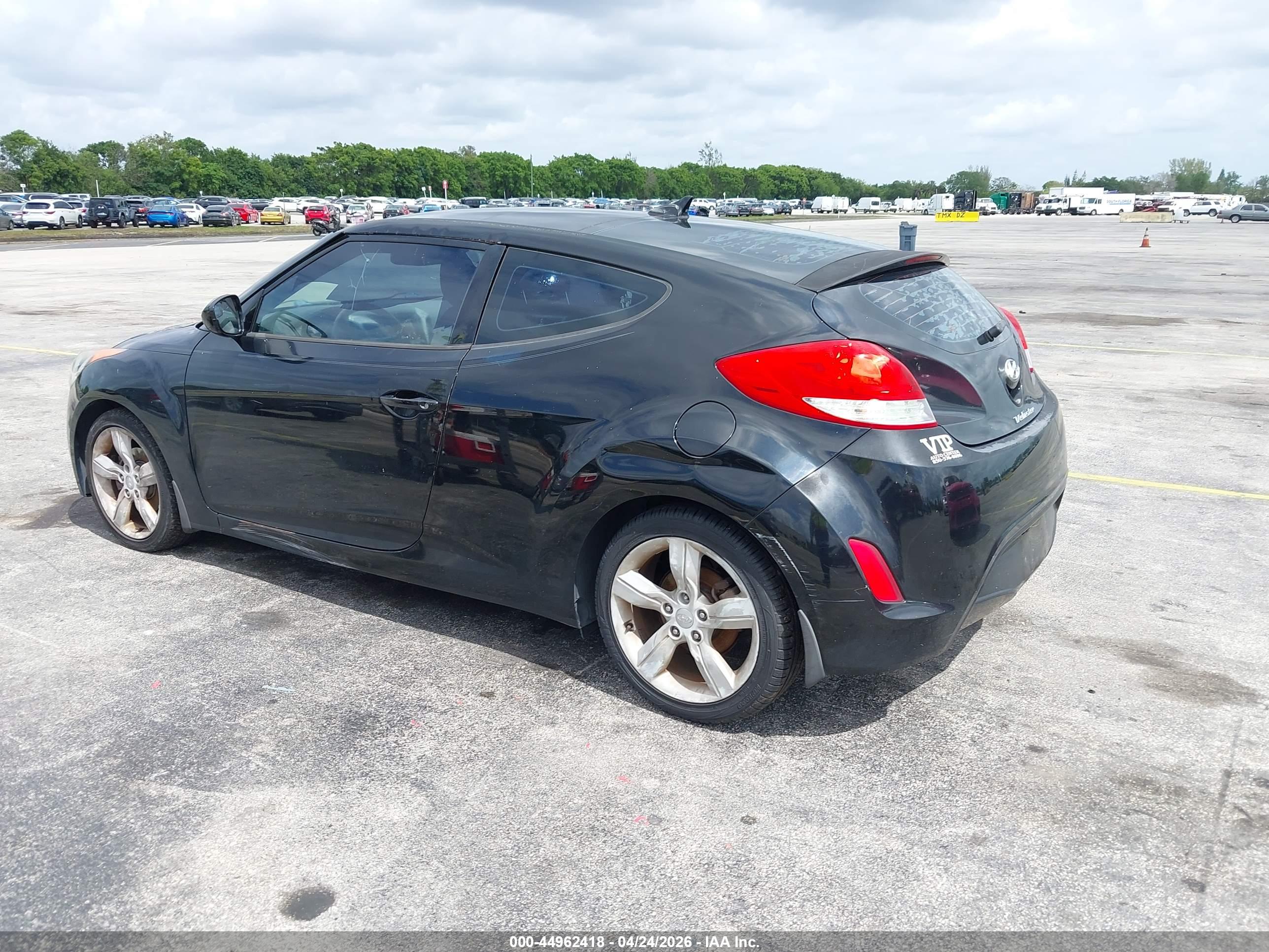 HYUNDAI VELOSTER image 3