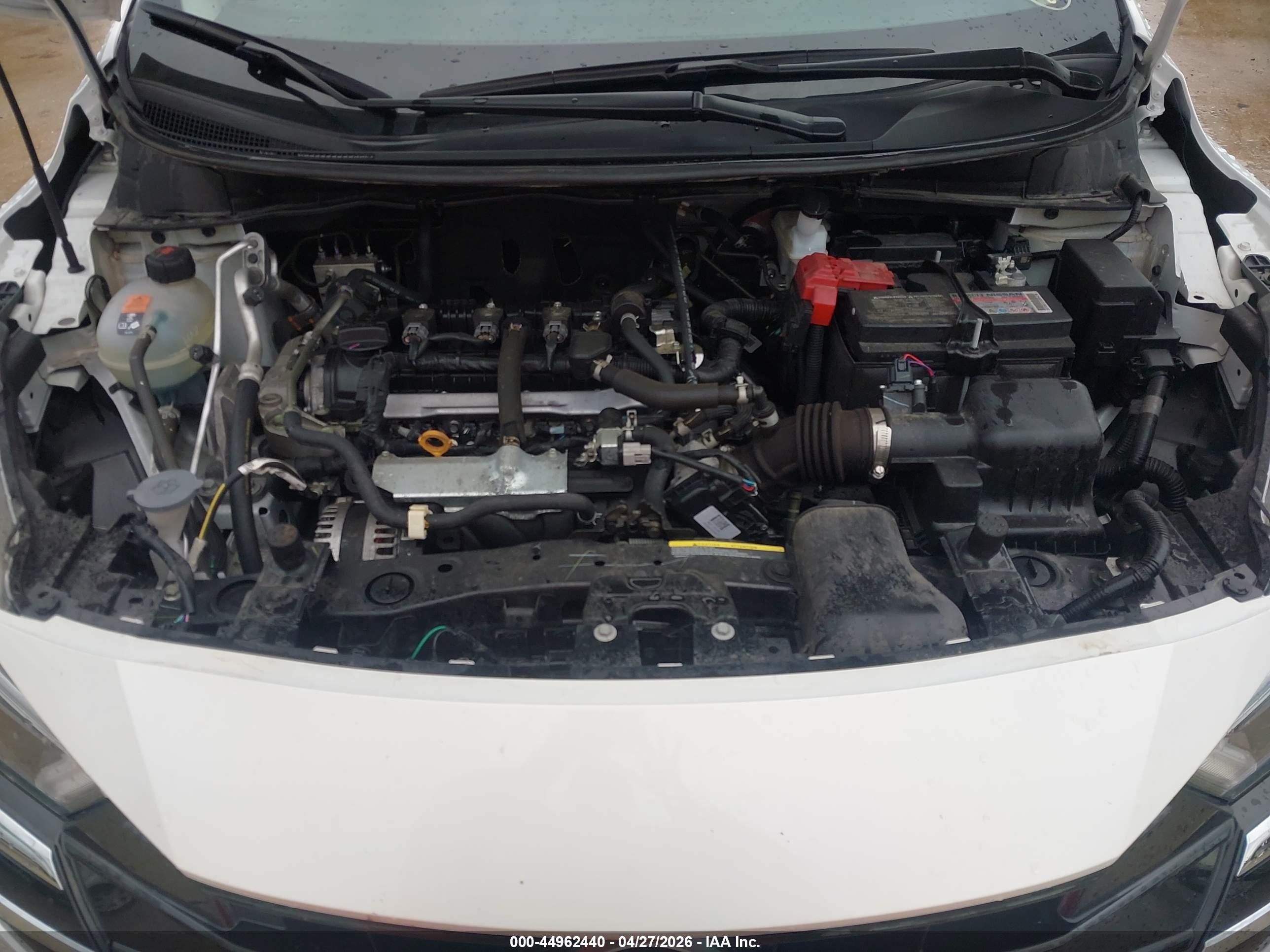 NISSAN VERSA image 10