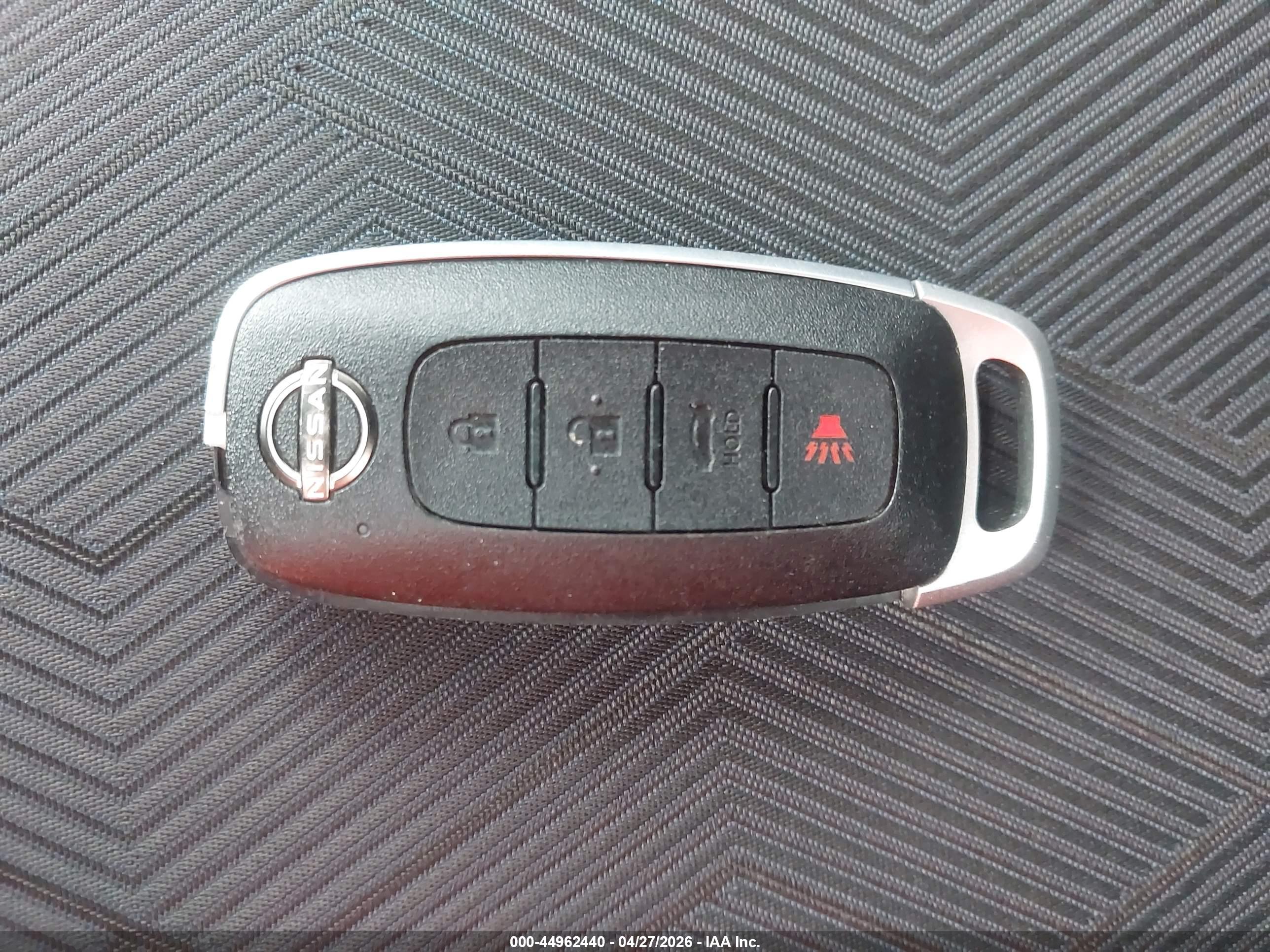 NISSAN VERSA image 11