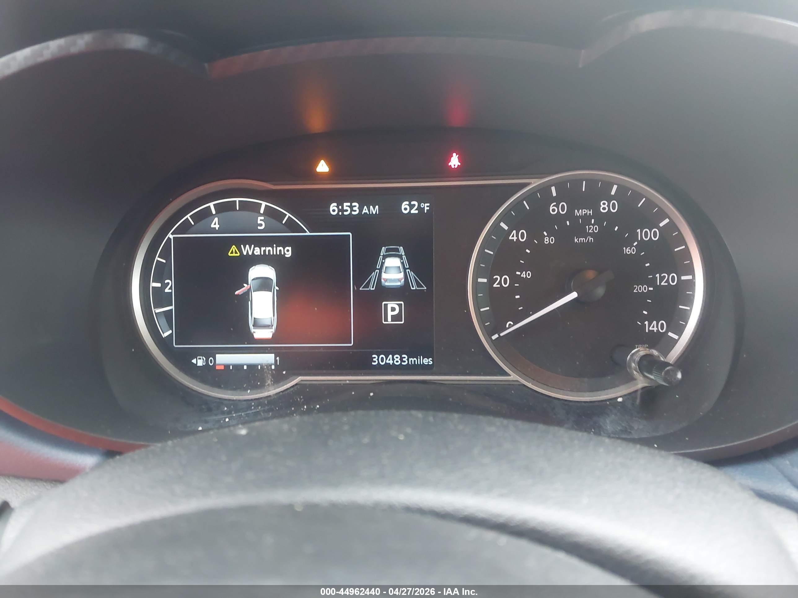 NISSAN VERSA image 7