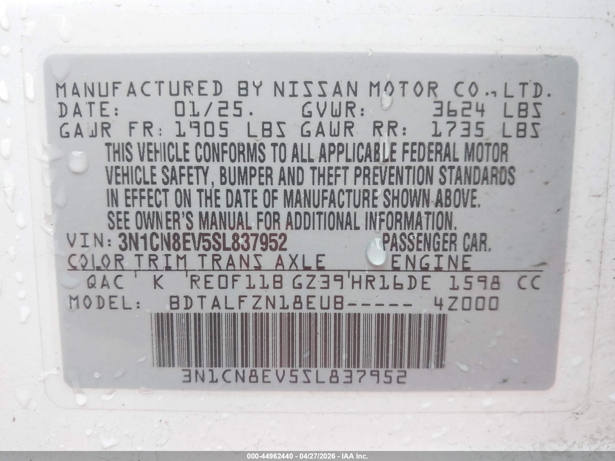NISSAN VERSA image 9