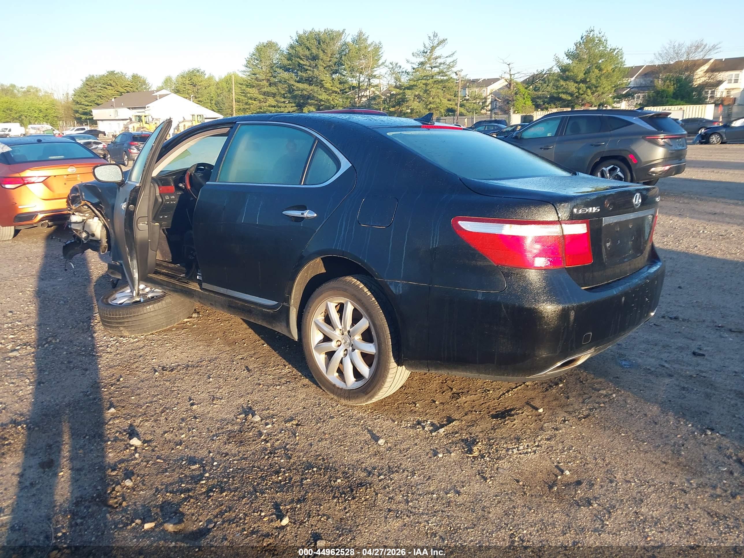 LEXUS LS image 3