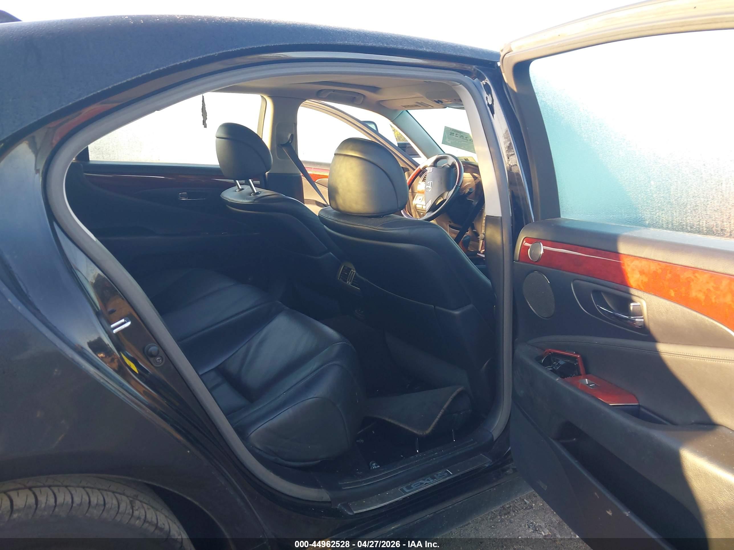 LEXUS LS image 8