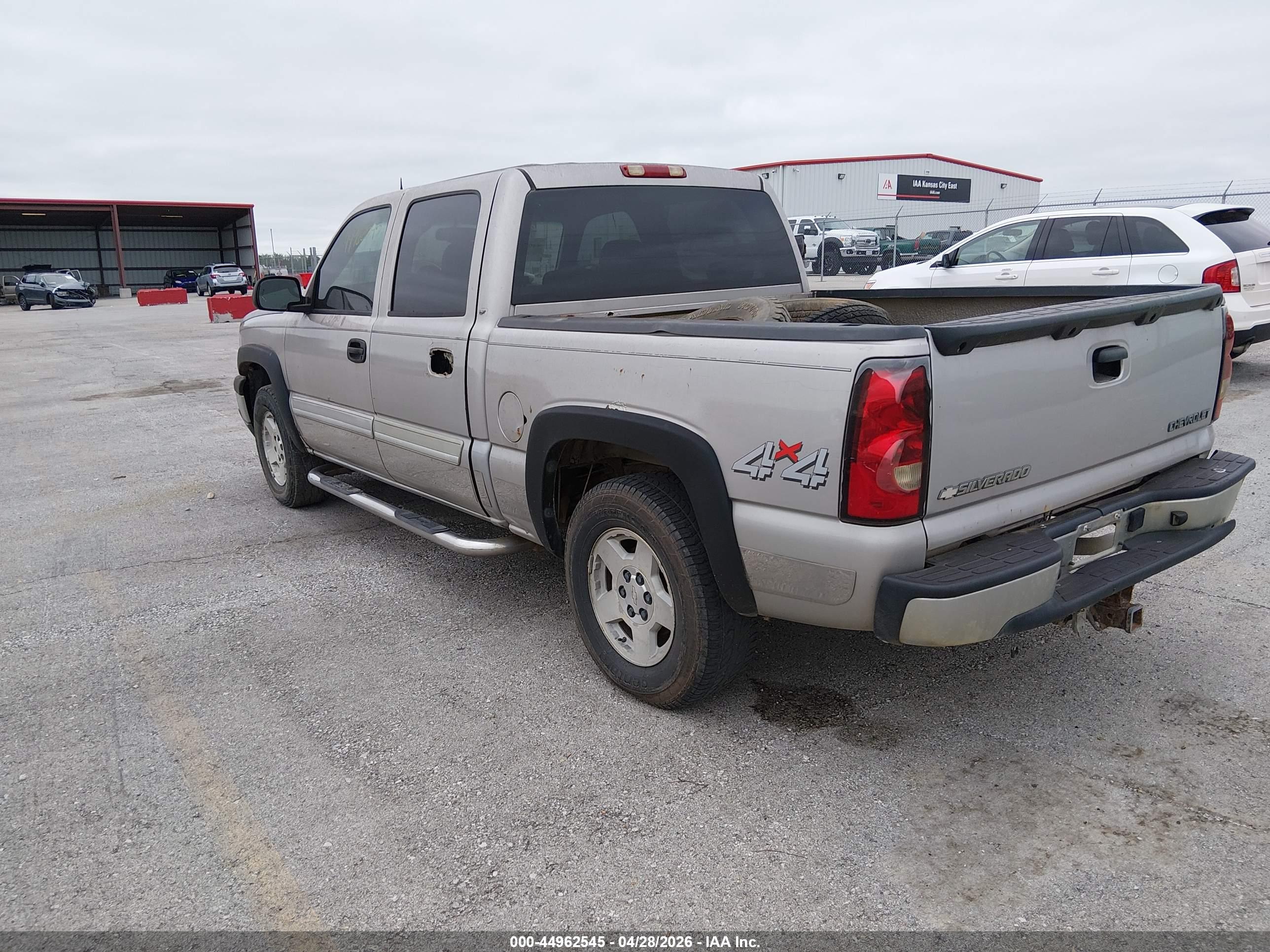 CHEVROLET SILVERADO image 3