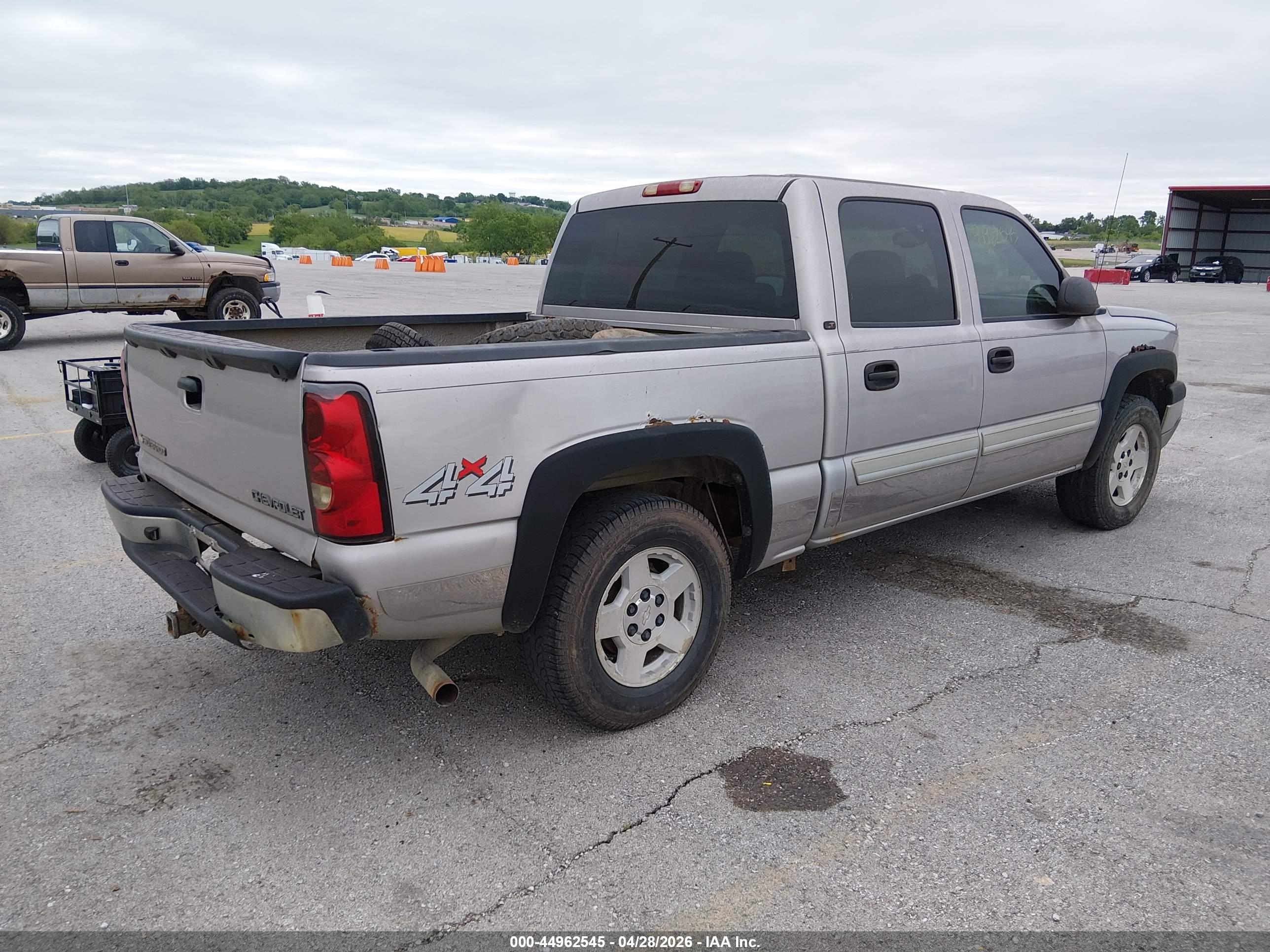 CHEVROLET SILVERADO image 4