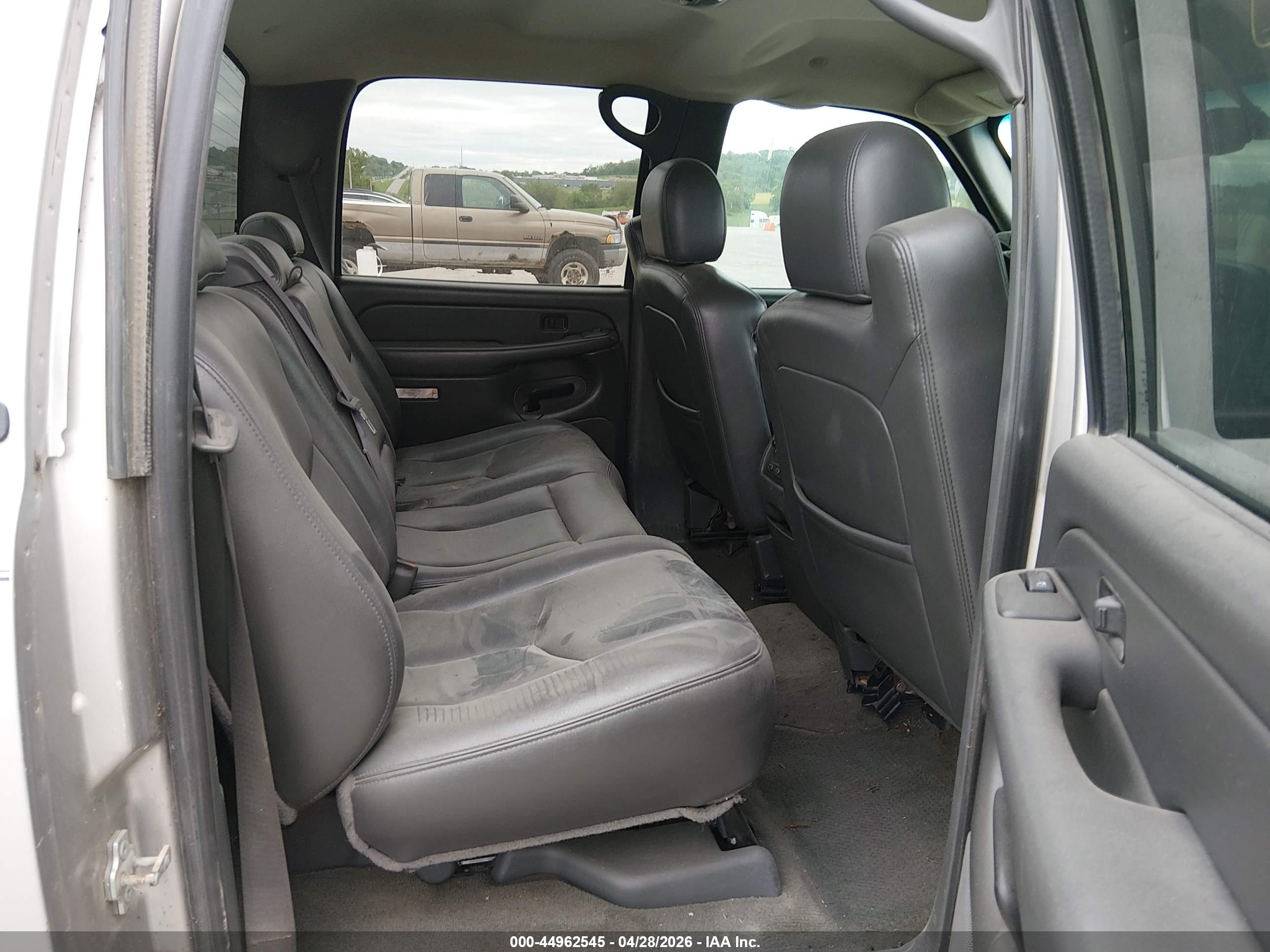 CHEVROLET SILVERADO image 8
