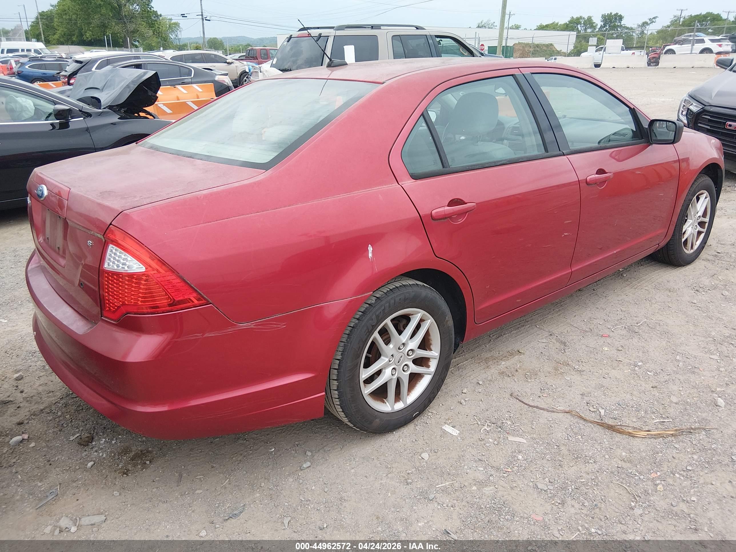 FORD FUSION image 4