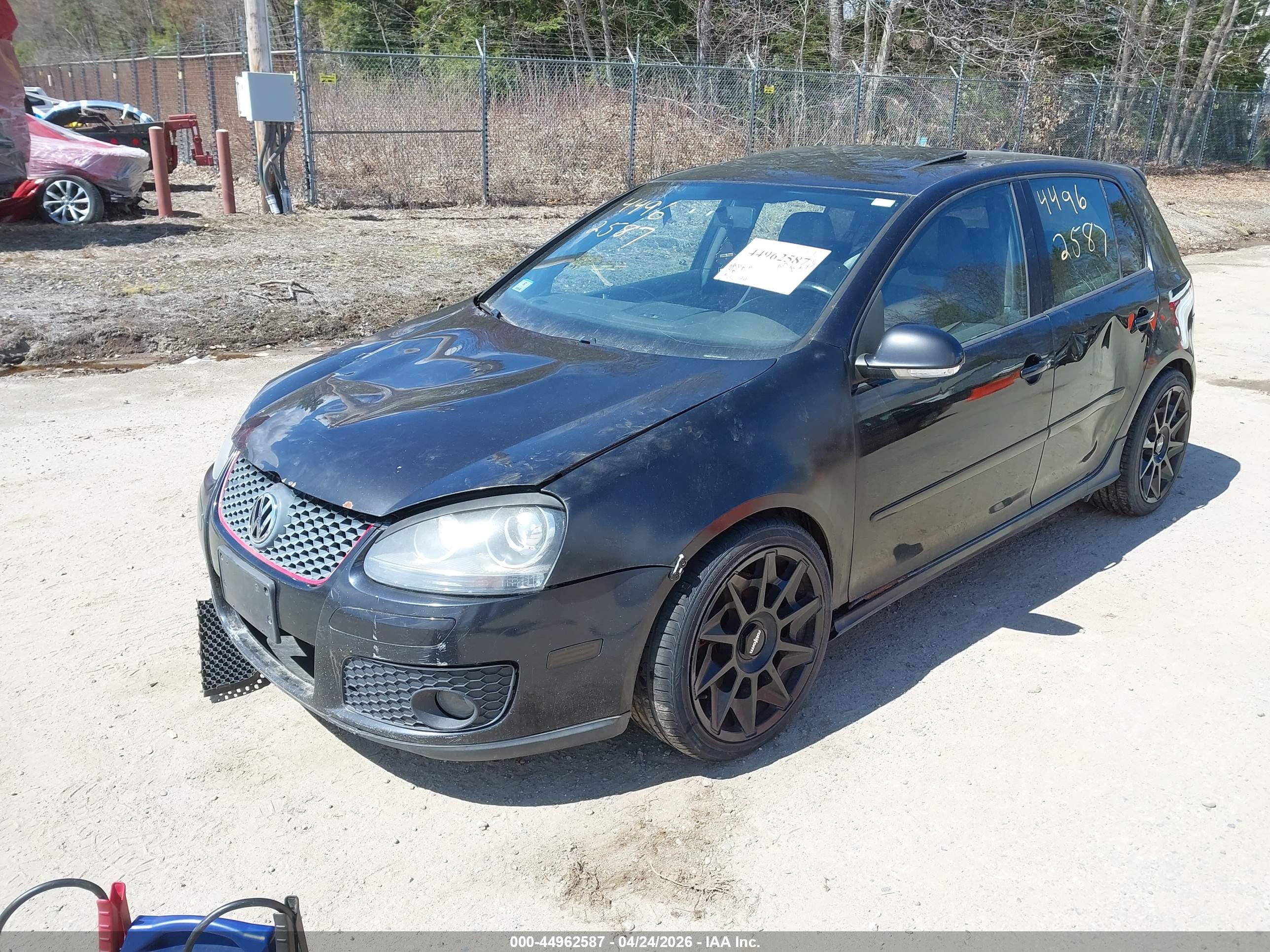 VOLKSWAGEN GTI image 2