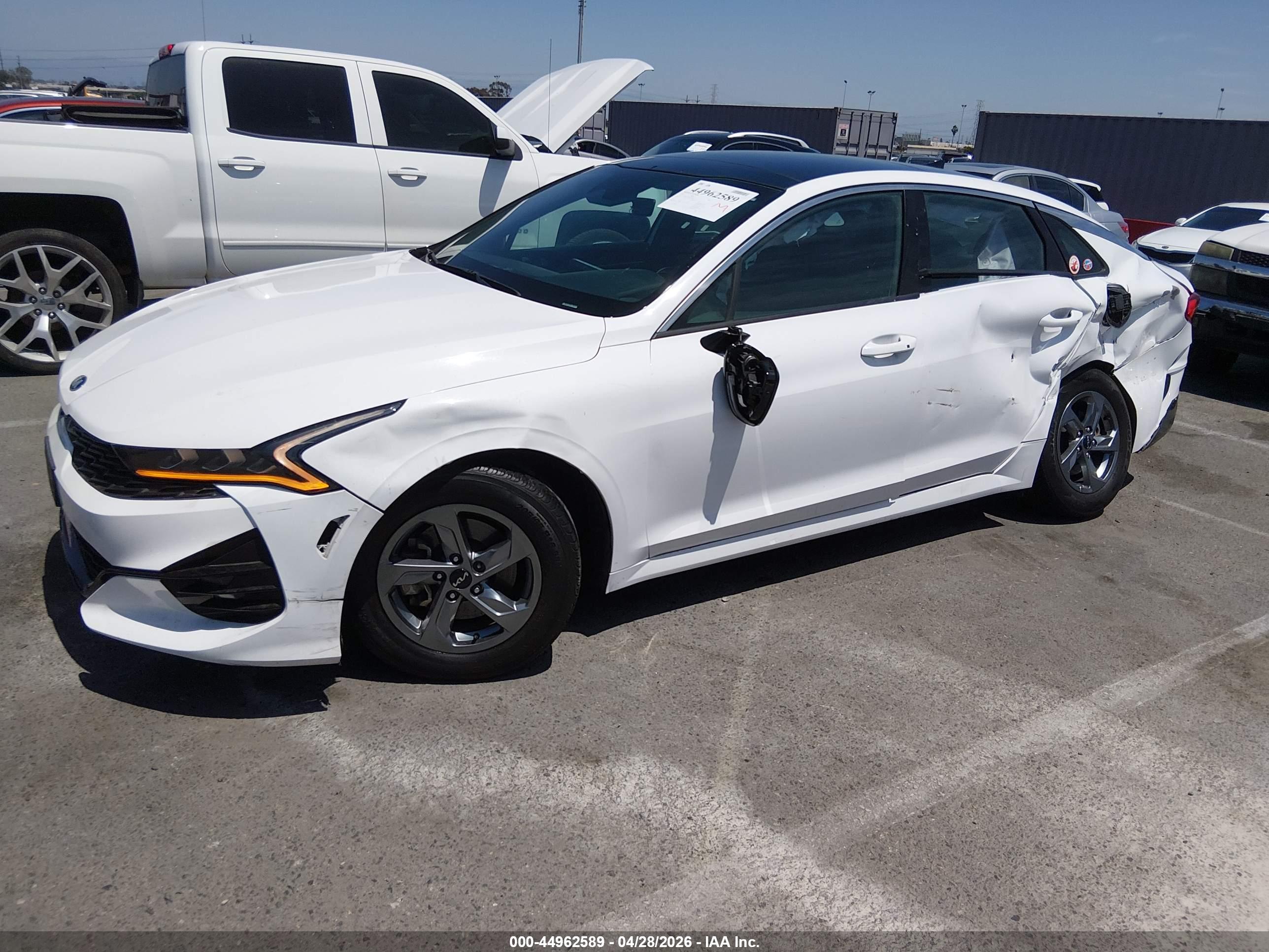 KIA K5 image 2