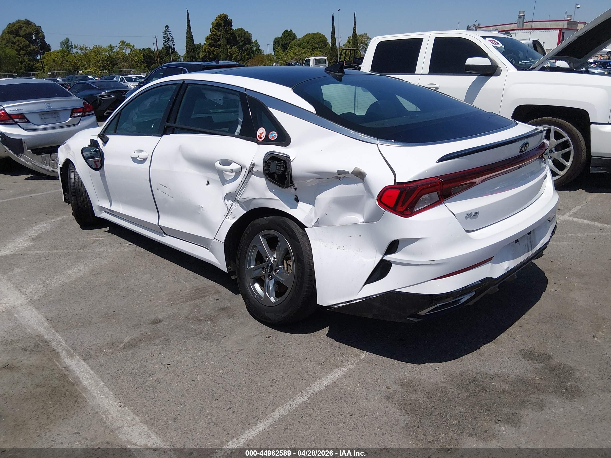 KIA K5 image 3