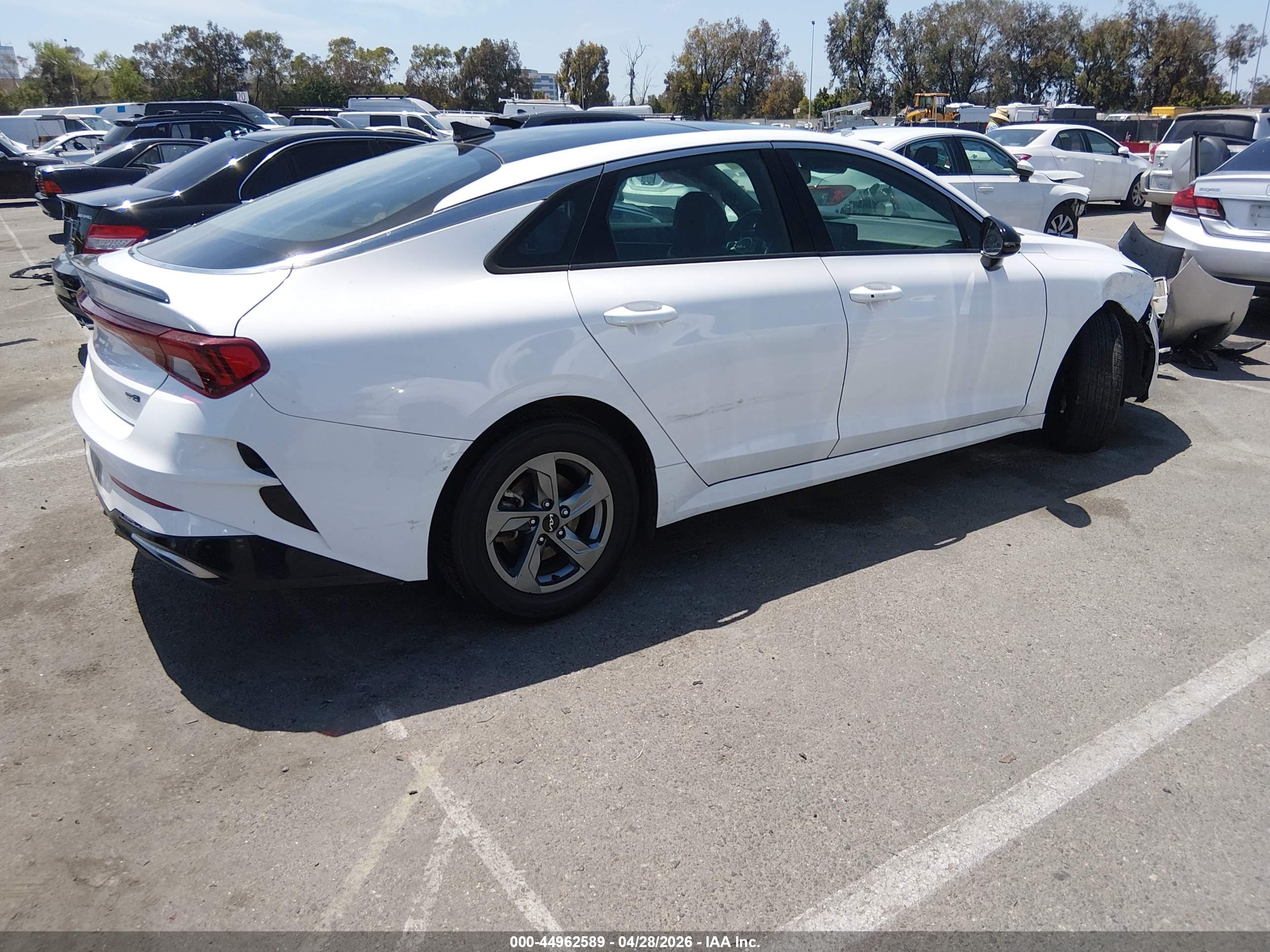 KIA K5 image 4