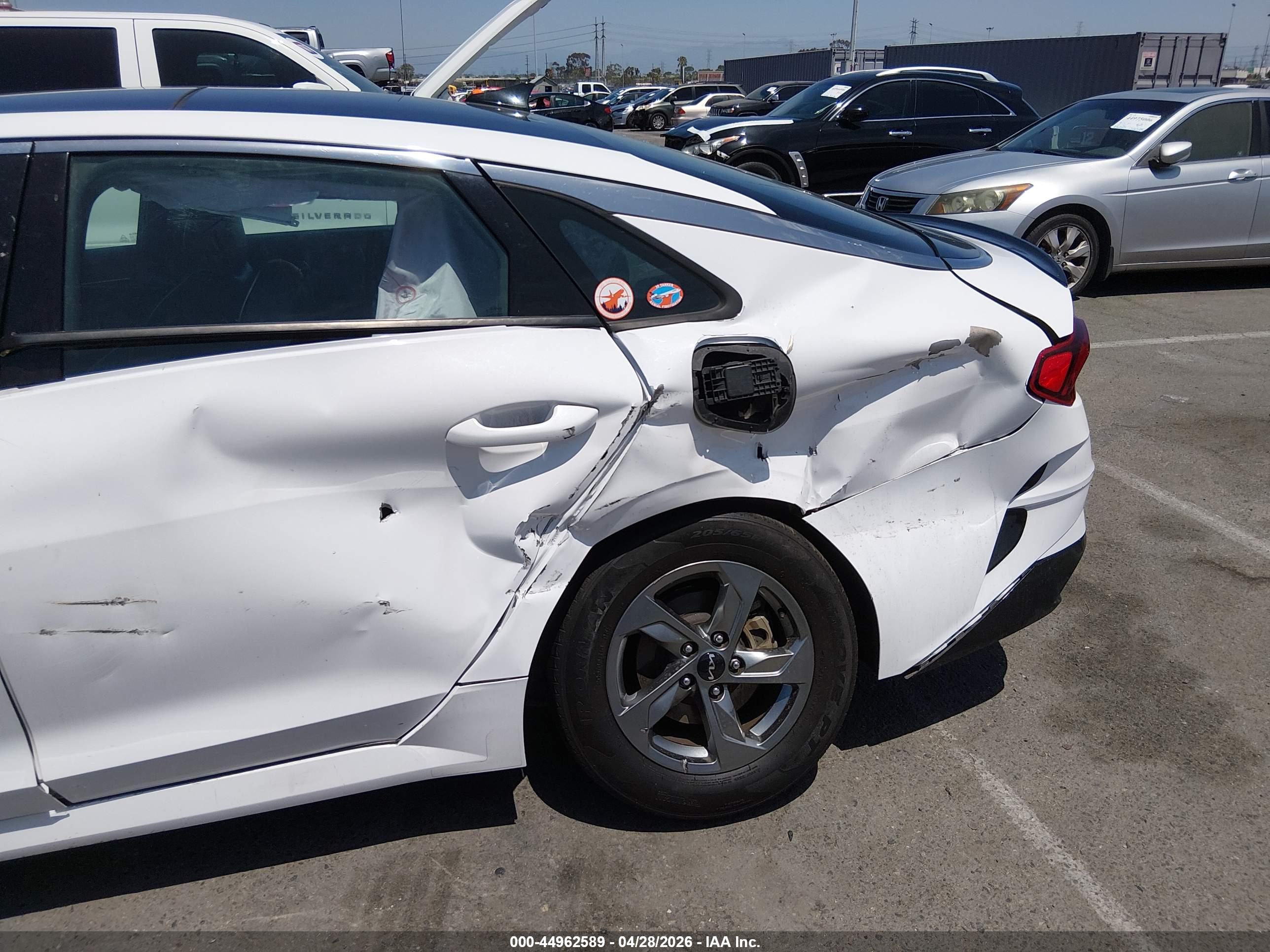 KIA K5 image 6