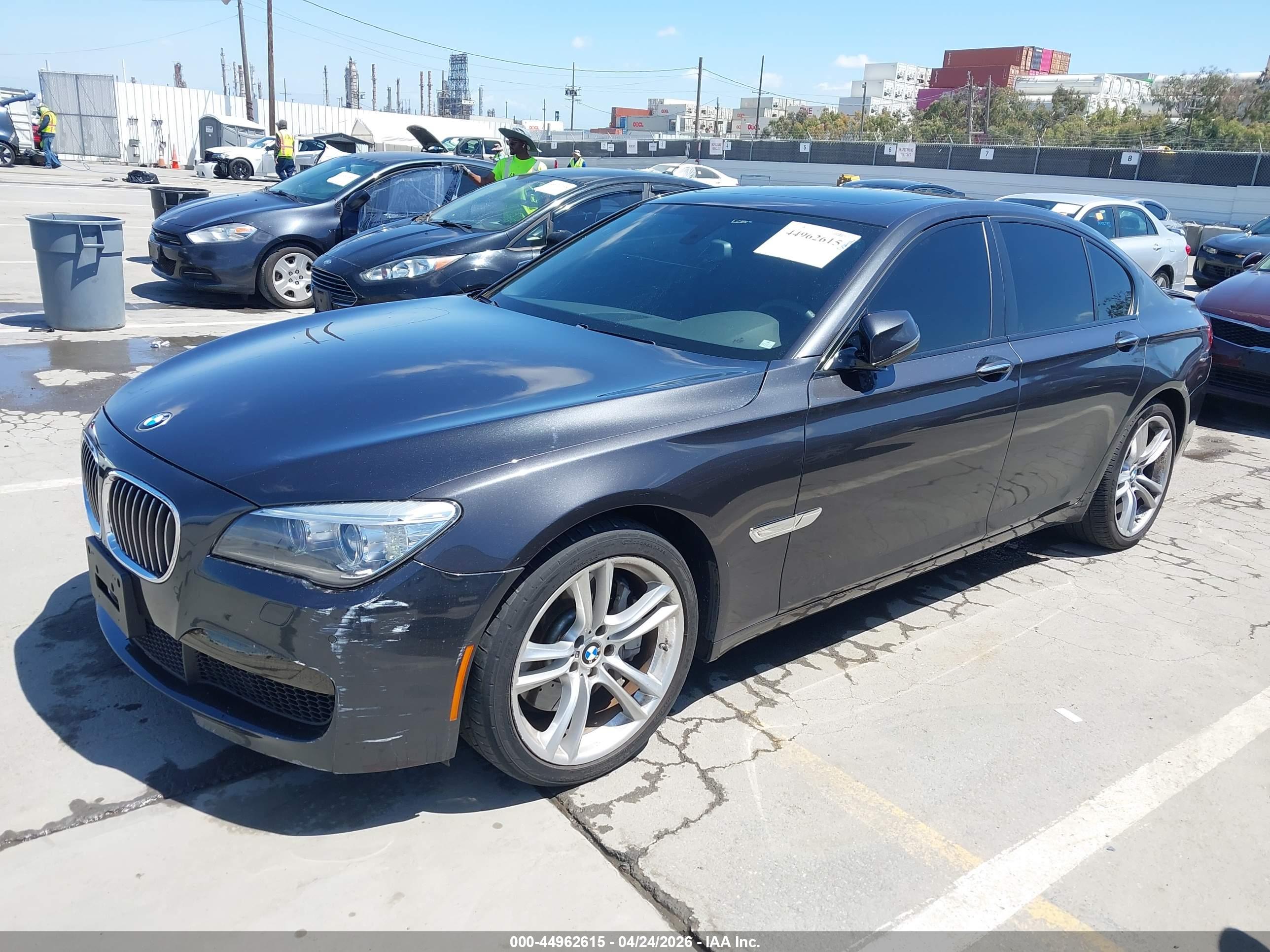 BMW 750I image 2