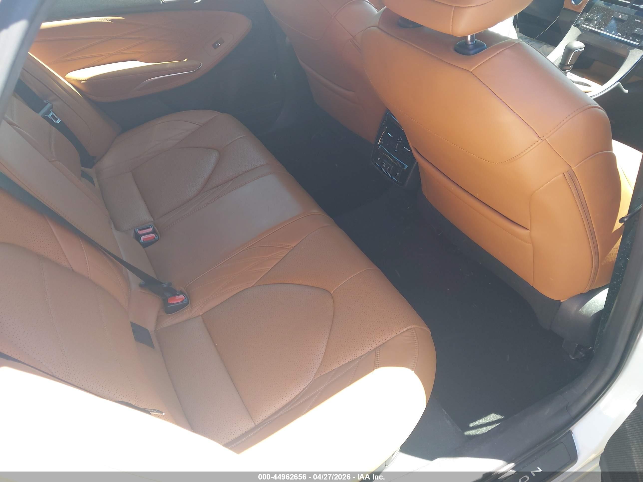 TOYOTA AVALON image 8