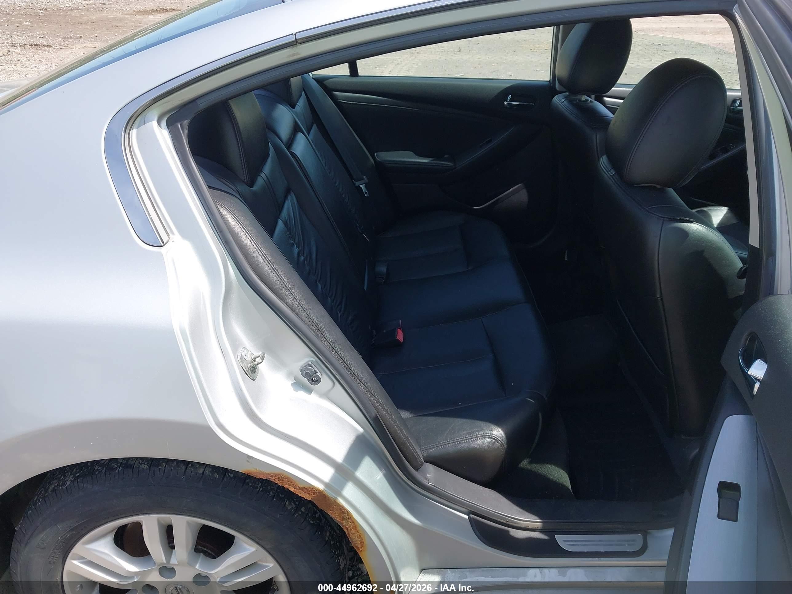 NISSAN ALTIMA image 8