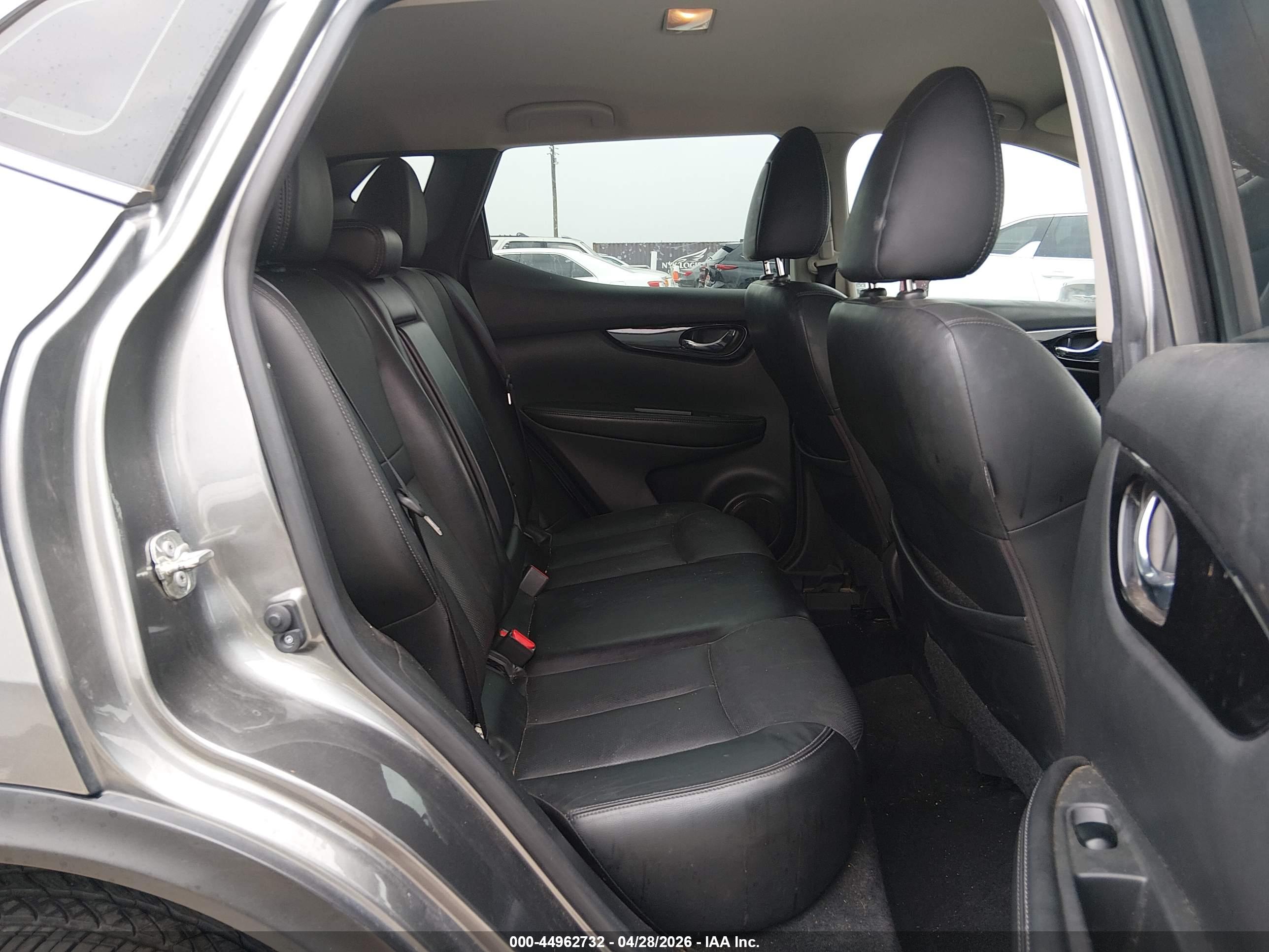 NISSAN ROGUE image 8