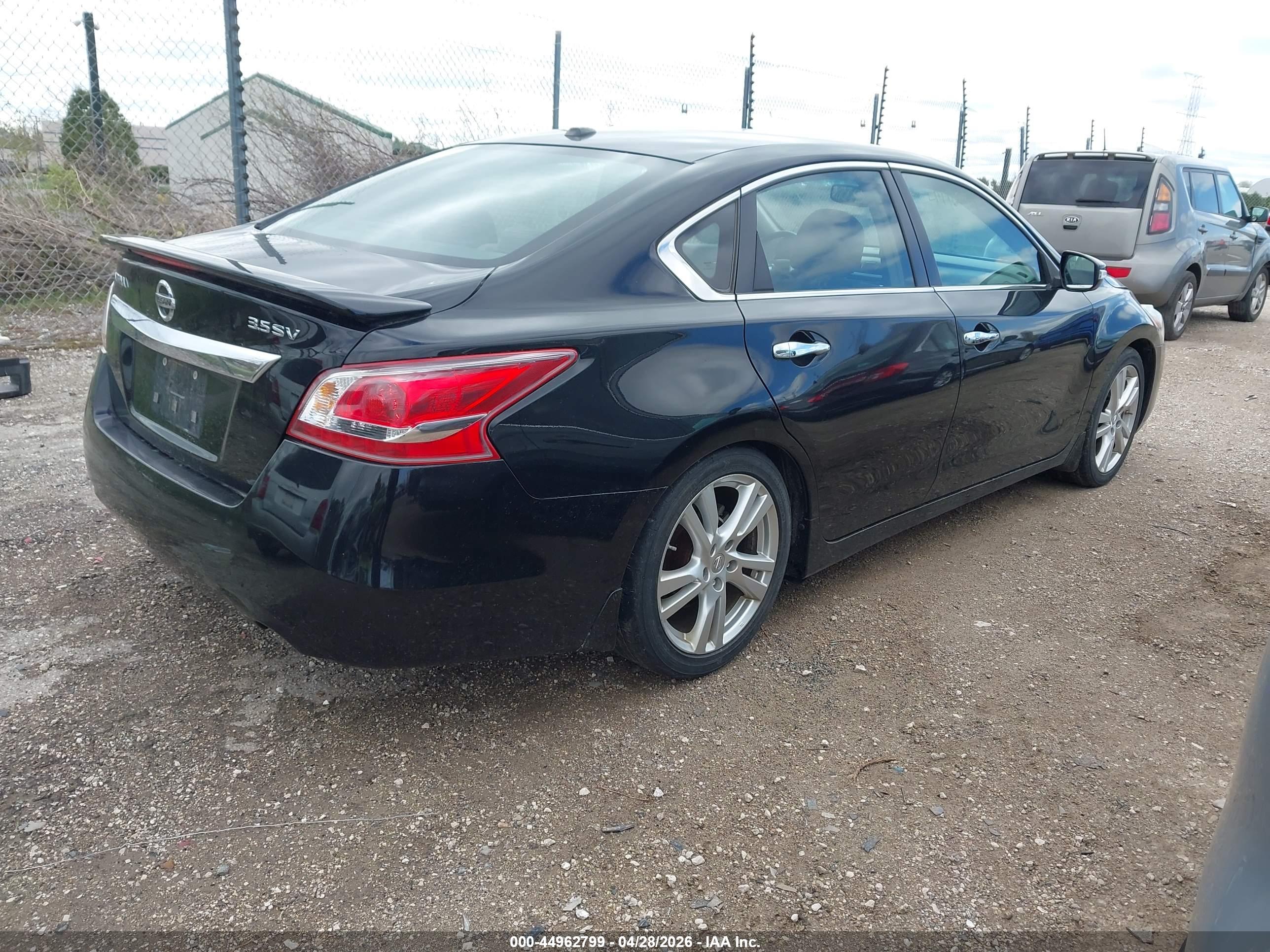 NISSAN ALTIMA image 4