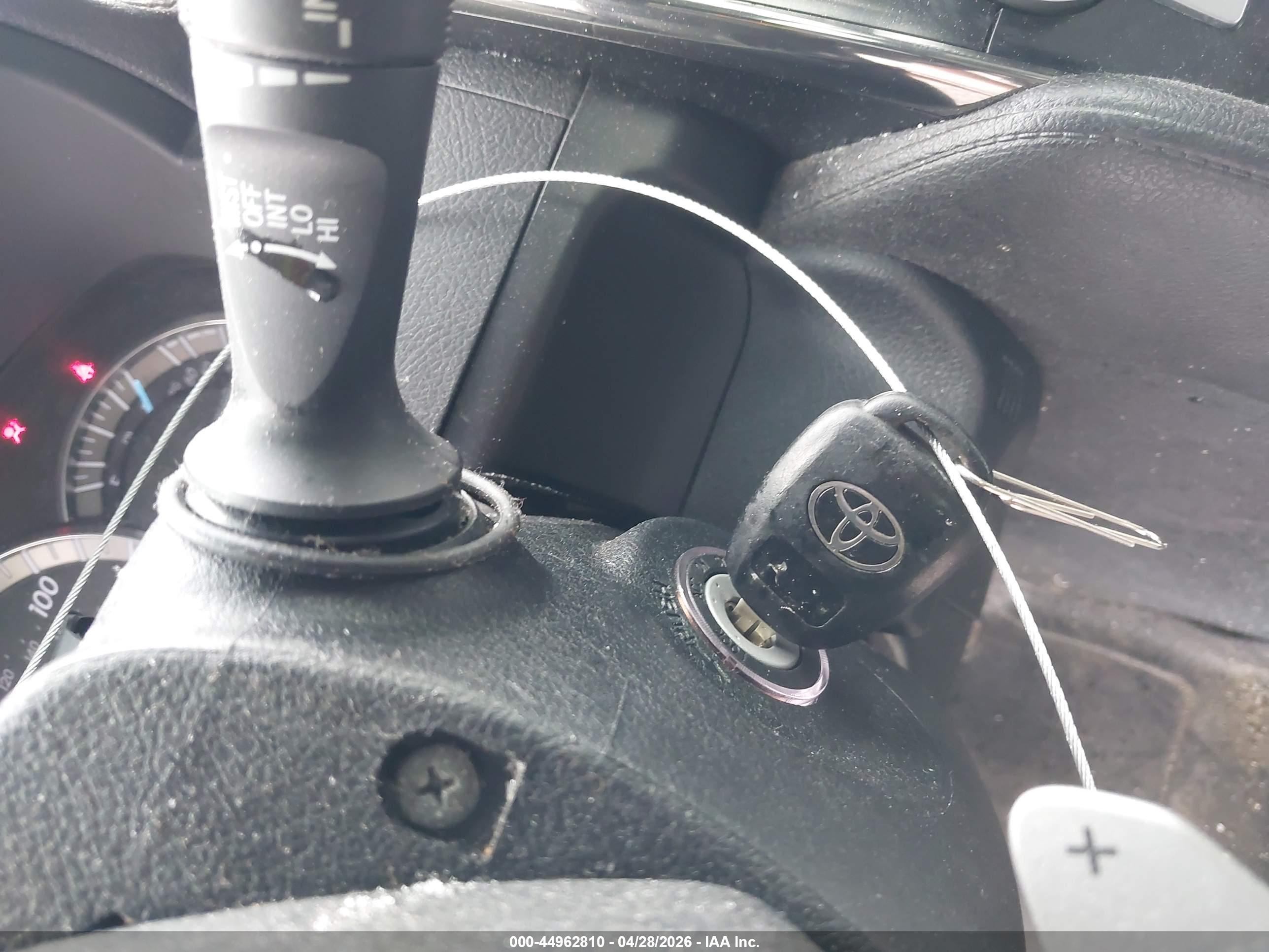 TOYOTA CAMRY image 11
