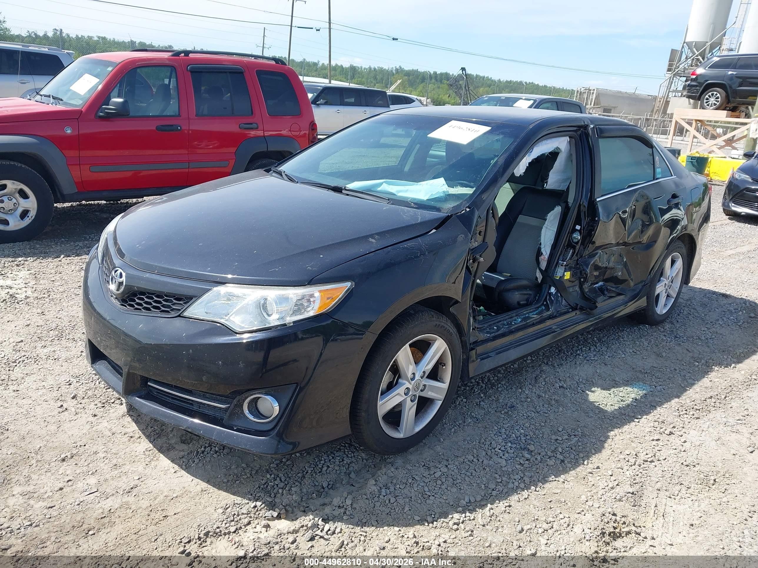 TOYOTA CAMRY image 2