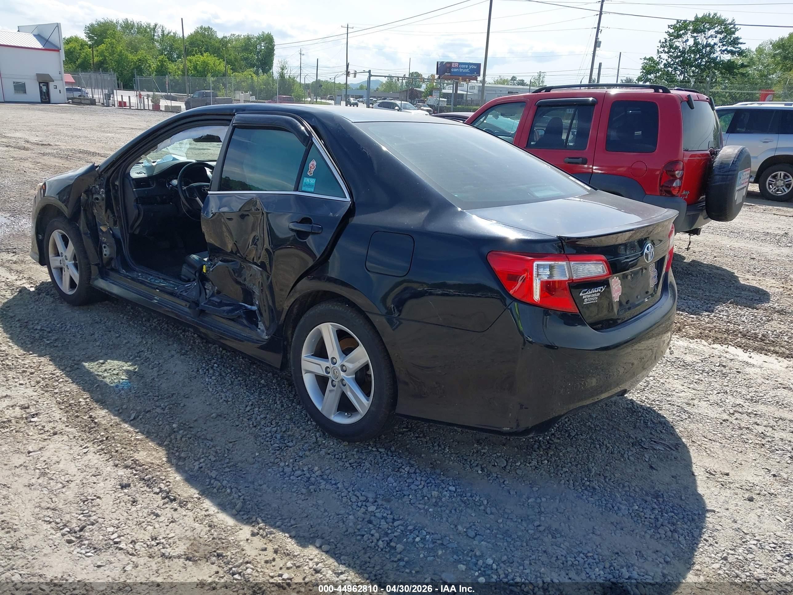 TOYOTA CAMRY image 3