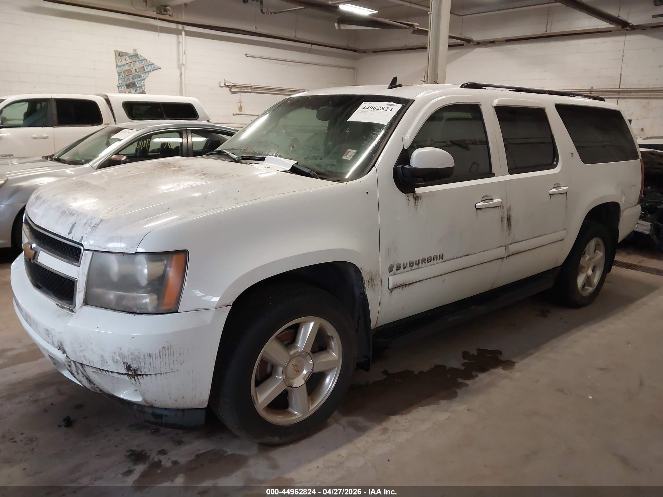 CHEVROLET SUBURBAN image 2
