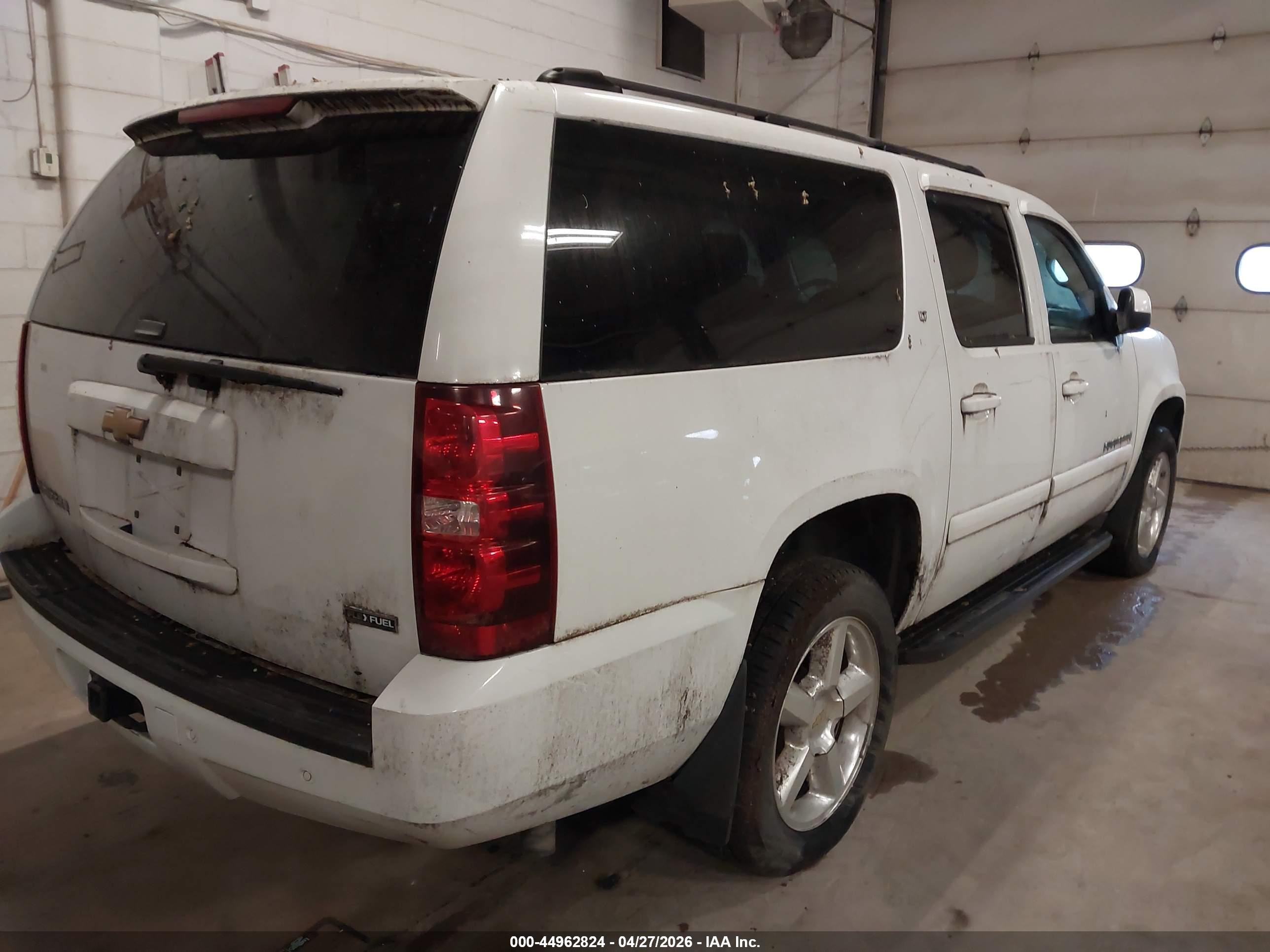 CHEVROLET SUBURBAN image 4