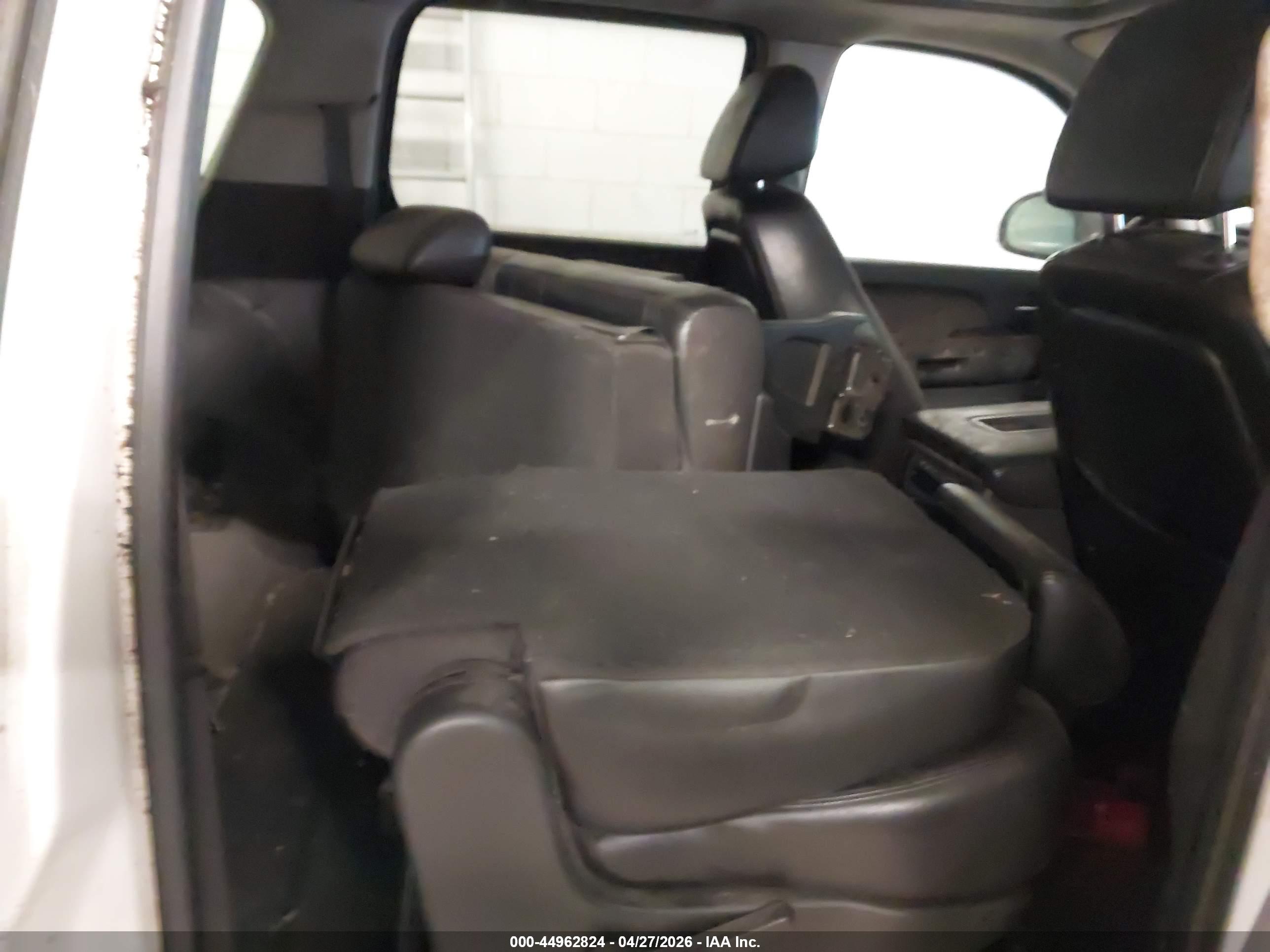 CHEVROLET SUBURBAN image 8