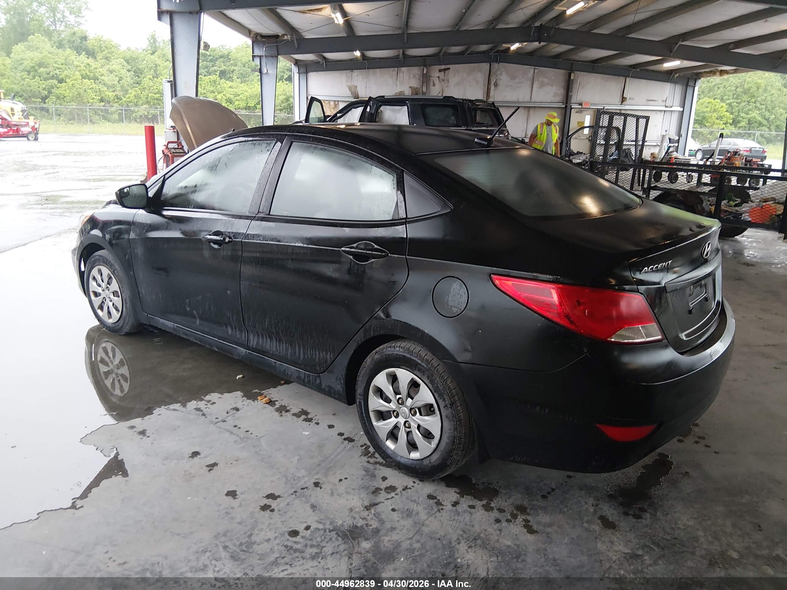 HYUNDAI ACCENT image 3