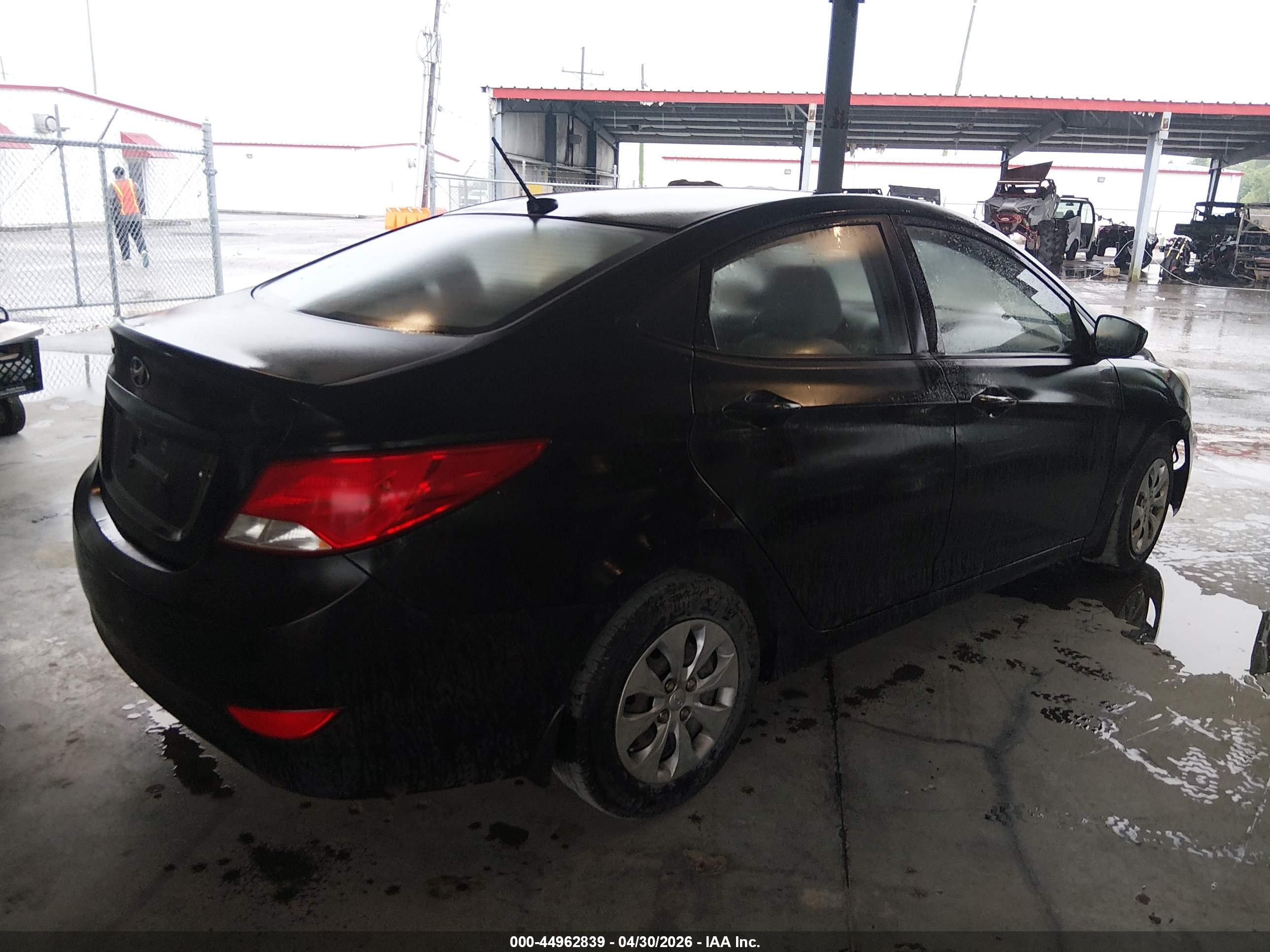 HYUNDAI ACCENT image 4