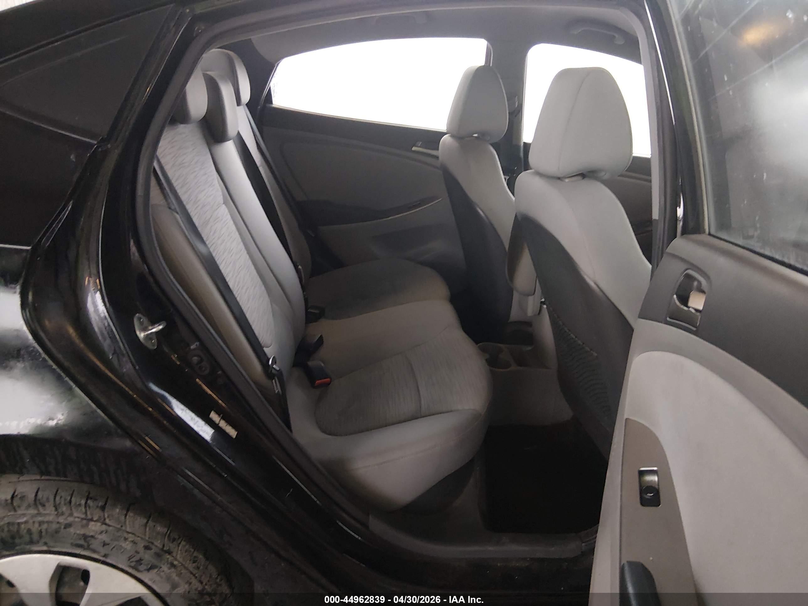 HYUNDAI ACCENT image 8