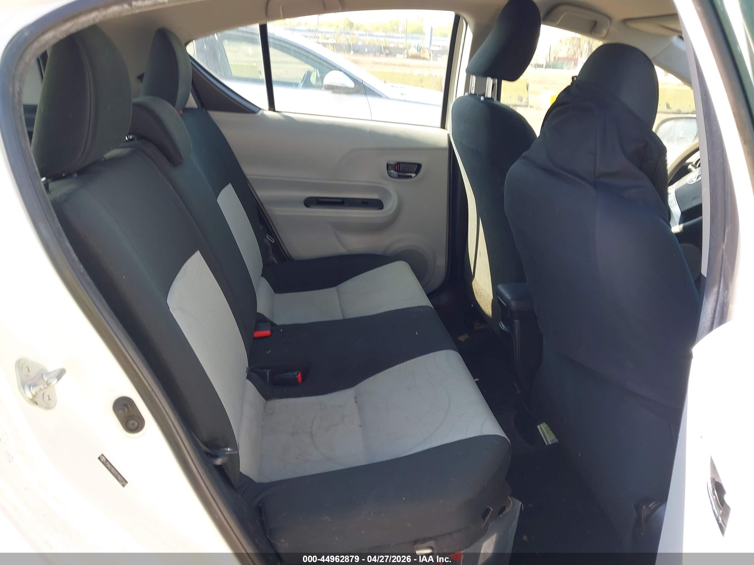 TOYOTA PRIUS image 8