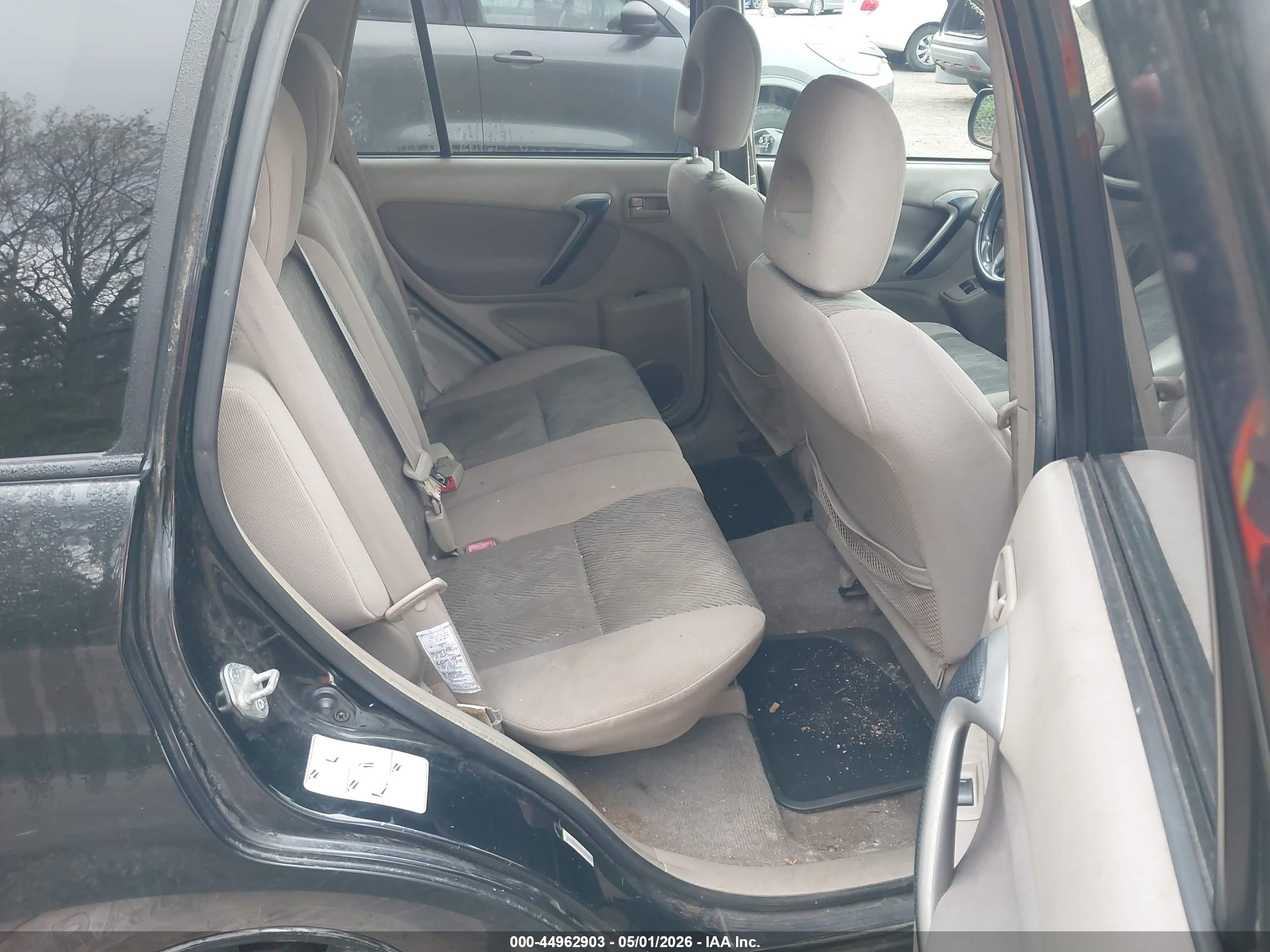 TOYOTA RAV4 image 8
