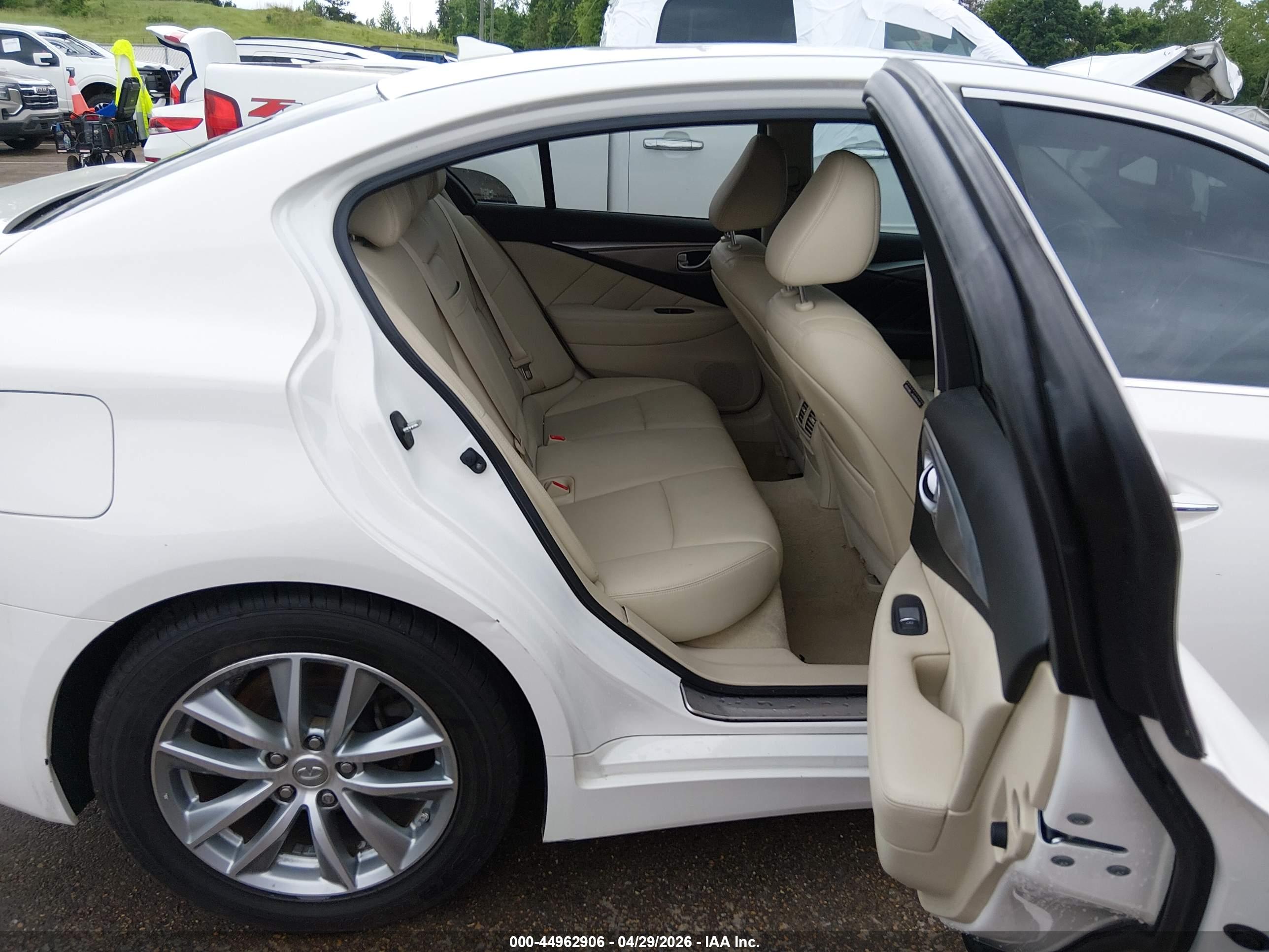 INFINITI Q50 image 8