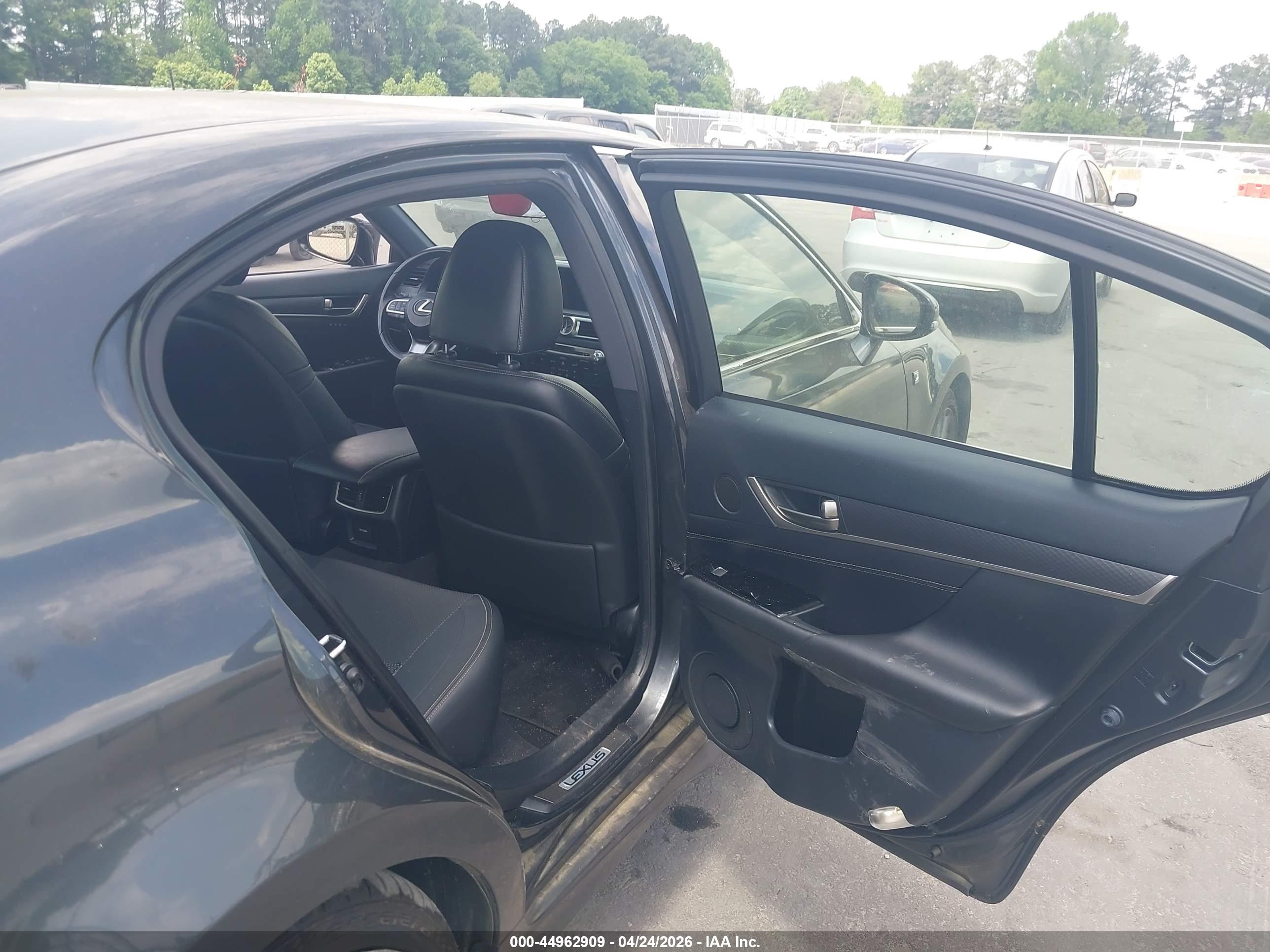 LEXUS GS image 8
