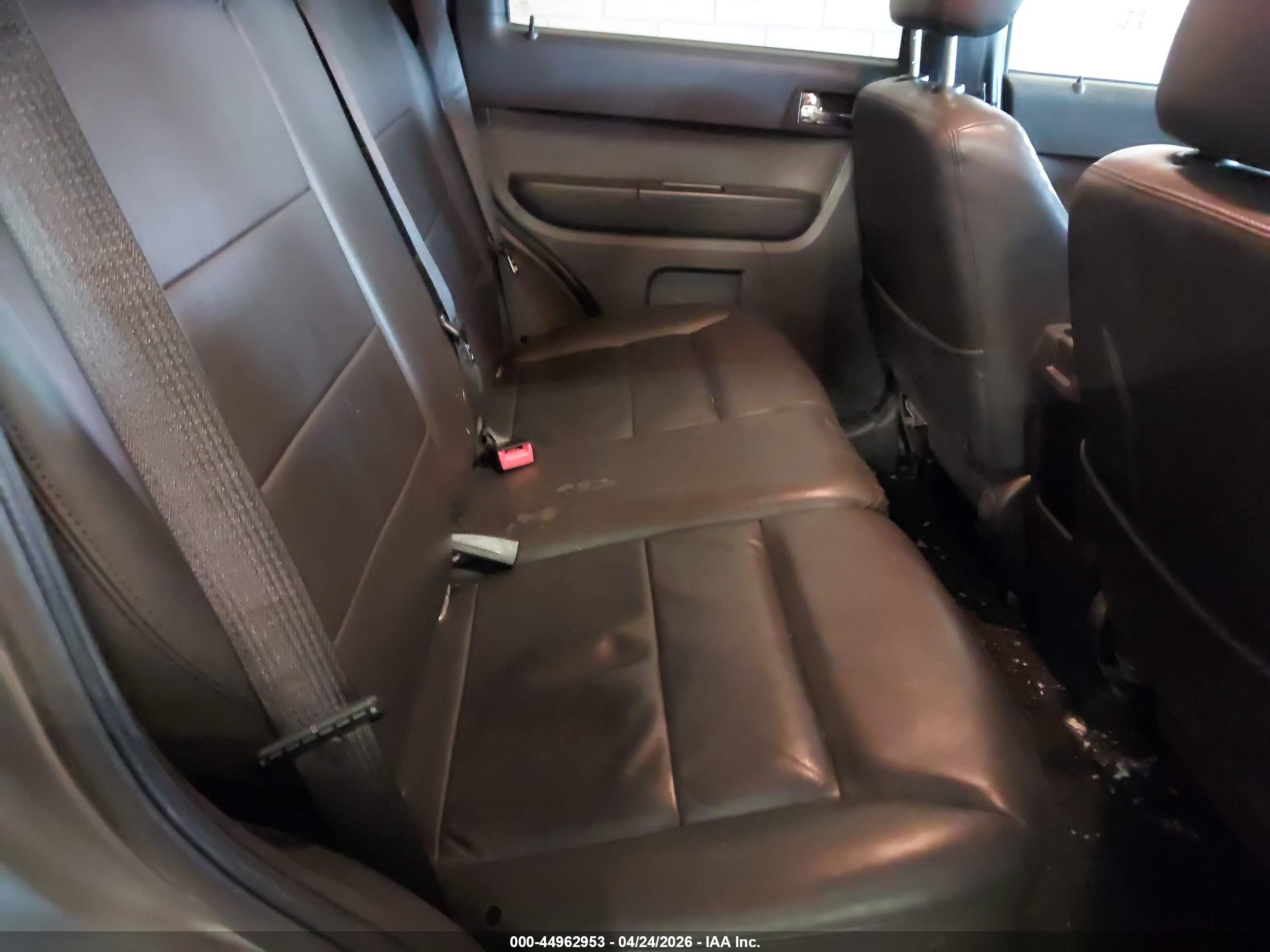 FORD ESCAPE image 8