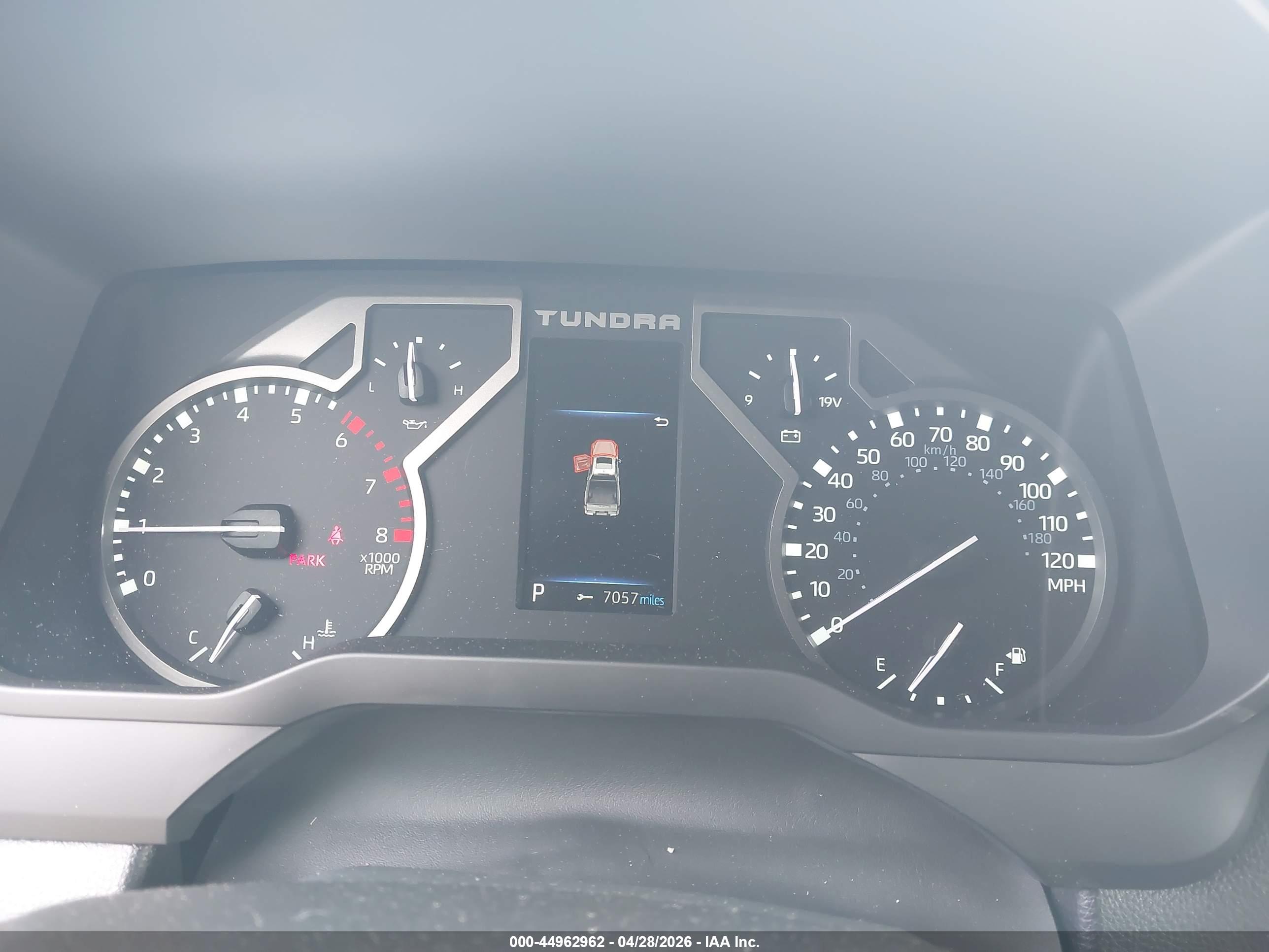 TOYOTA TUNDRA image 7