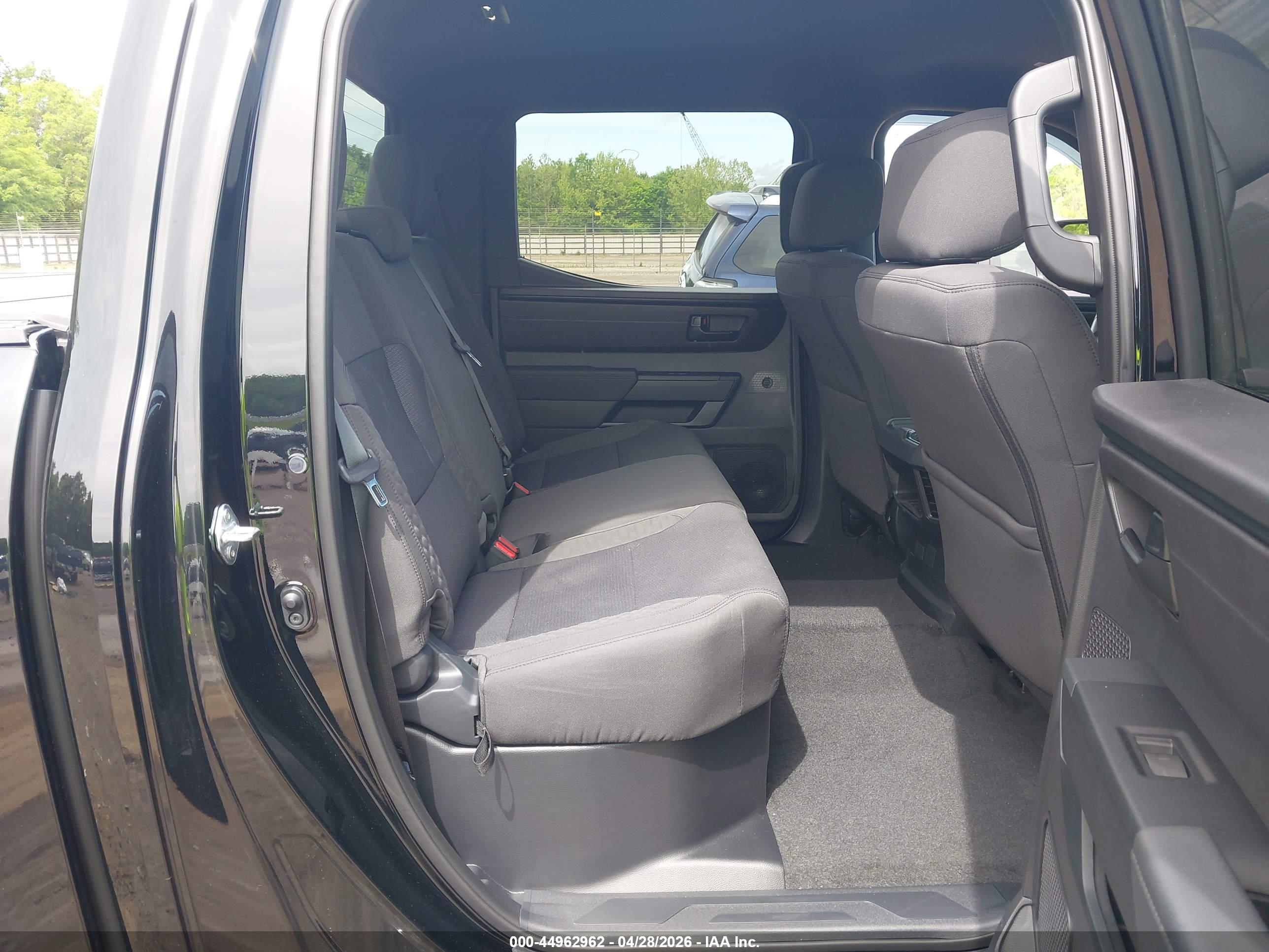 TOYOTA TUNDRA image 8